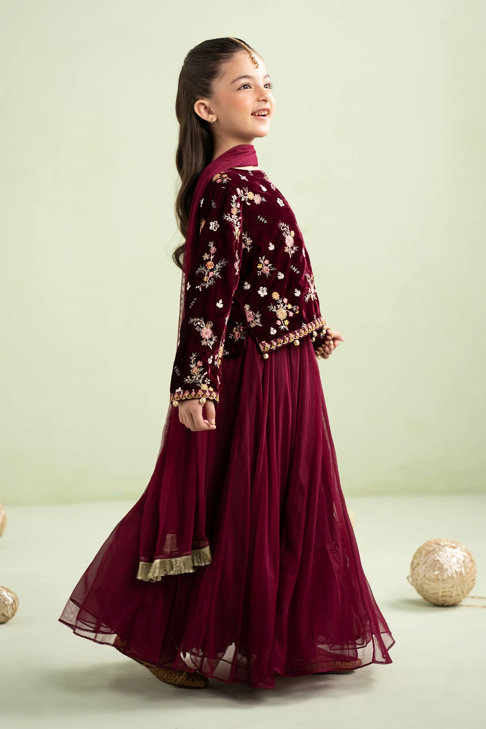 3 Piece Embroidered Velvet Suit - Image 4