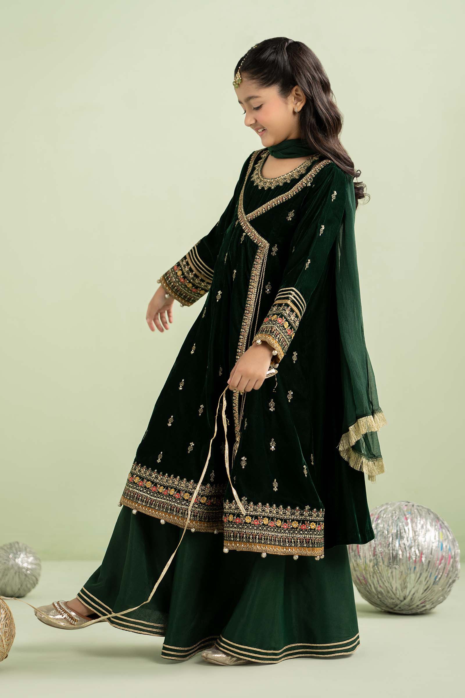 3 Piece Embroidered Velvet Suit - Image 3