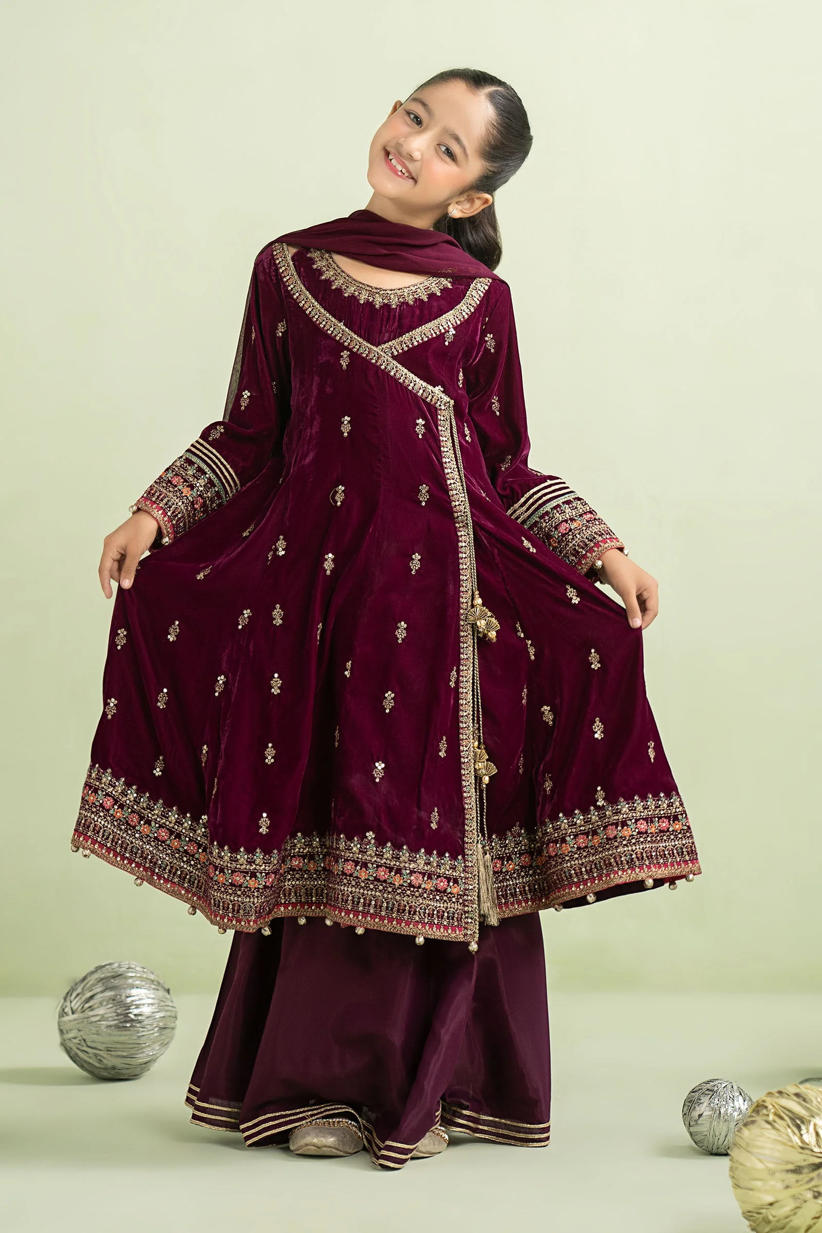 3 Piece Embroidered Velvet Suit - Image 3
