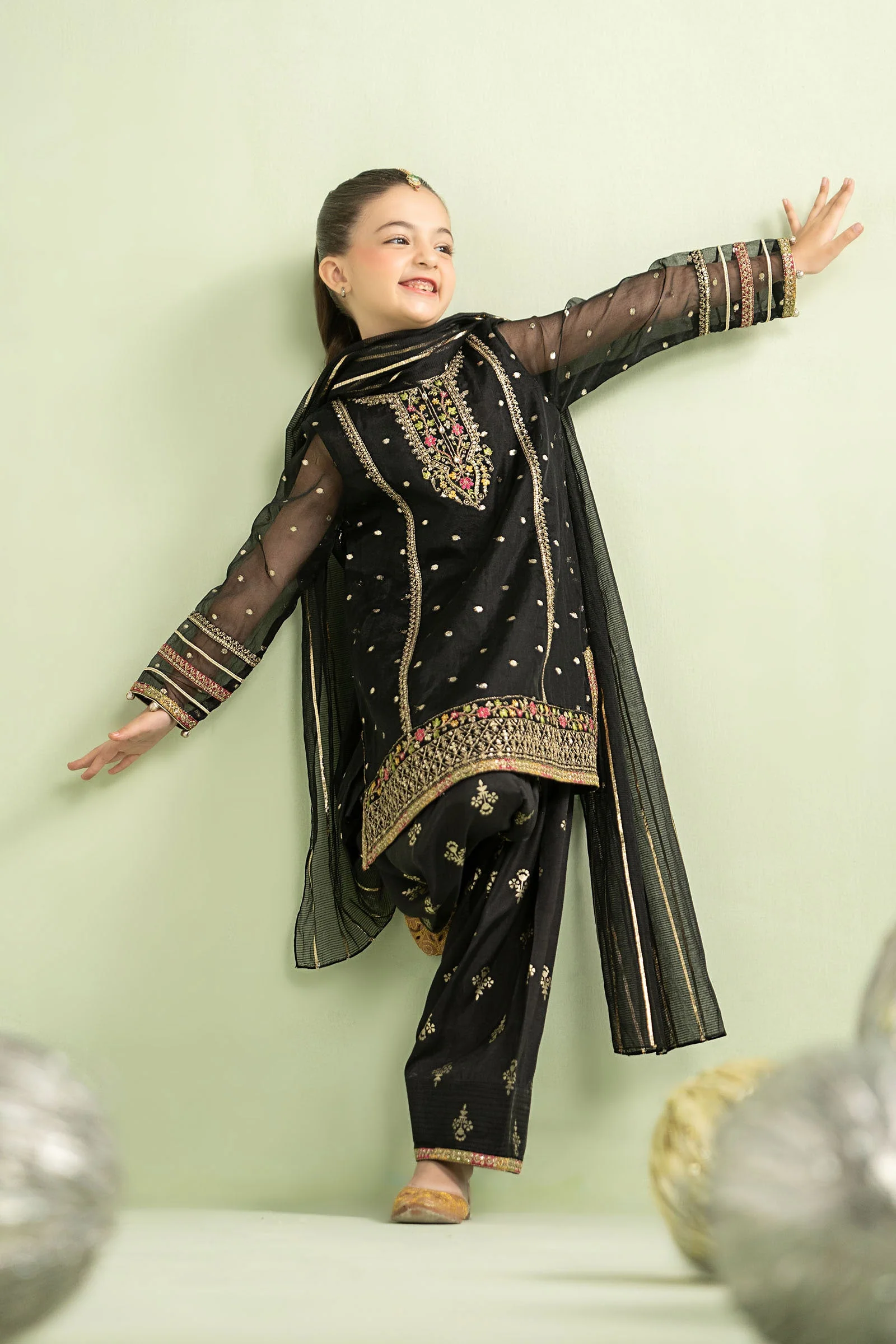 3 Piece Embroidered Lurex Organza Suit - Image 3