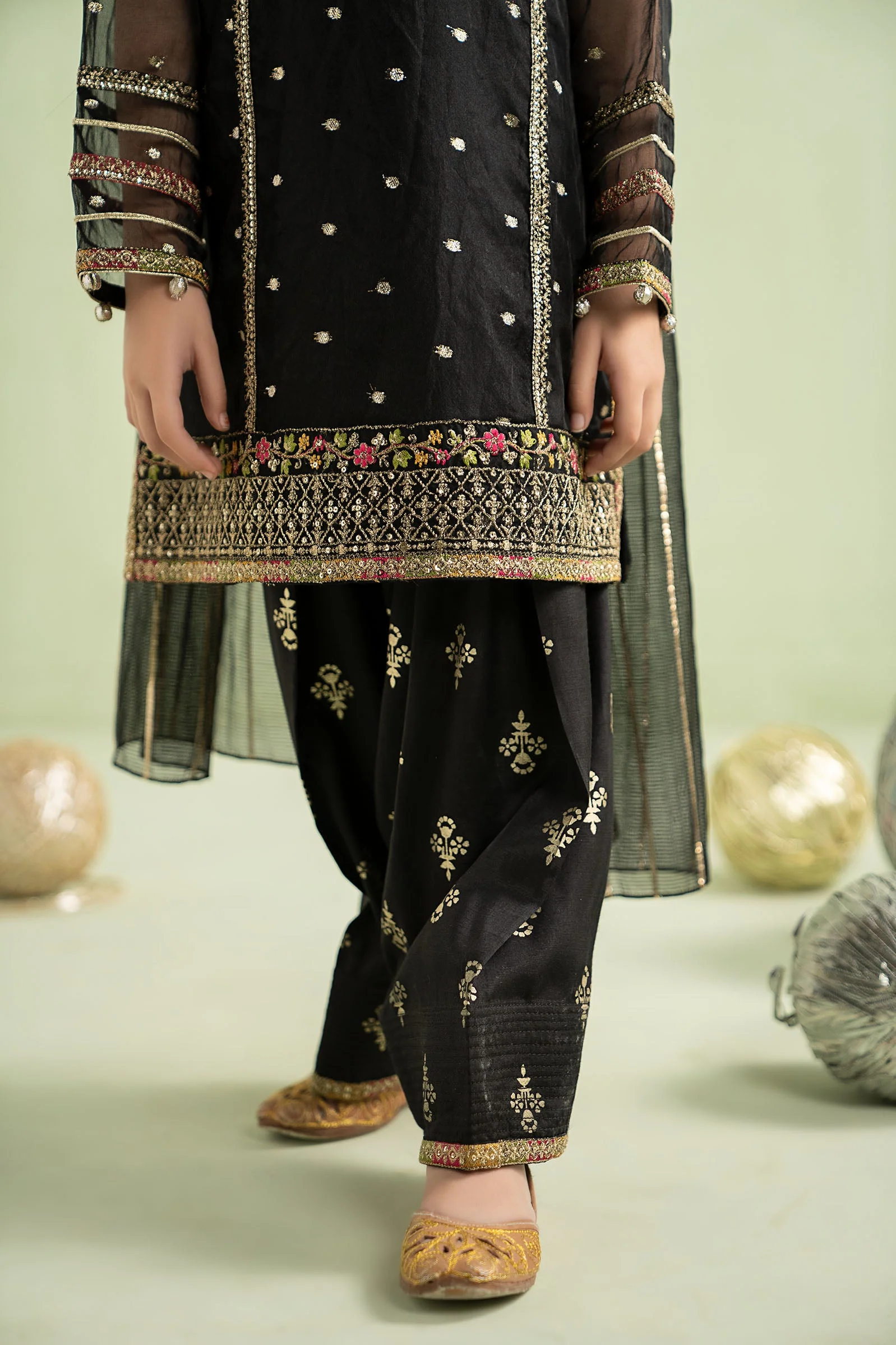 3 Piece Embroidered Lurex Organza Suit - Image 6
