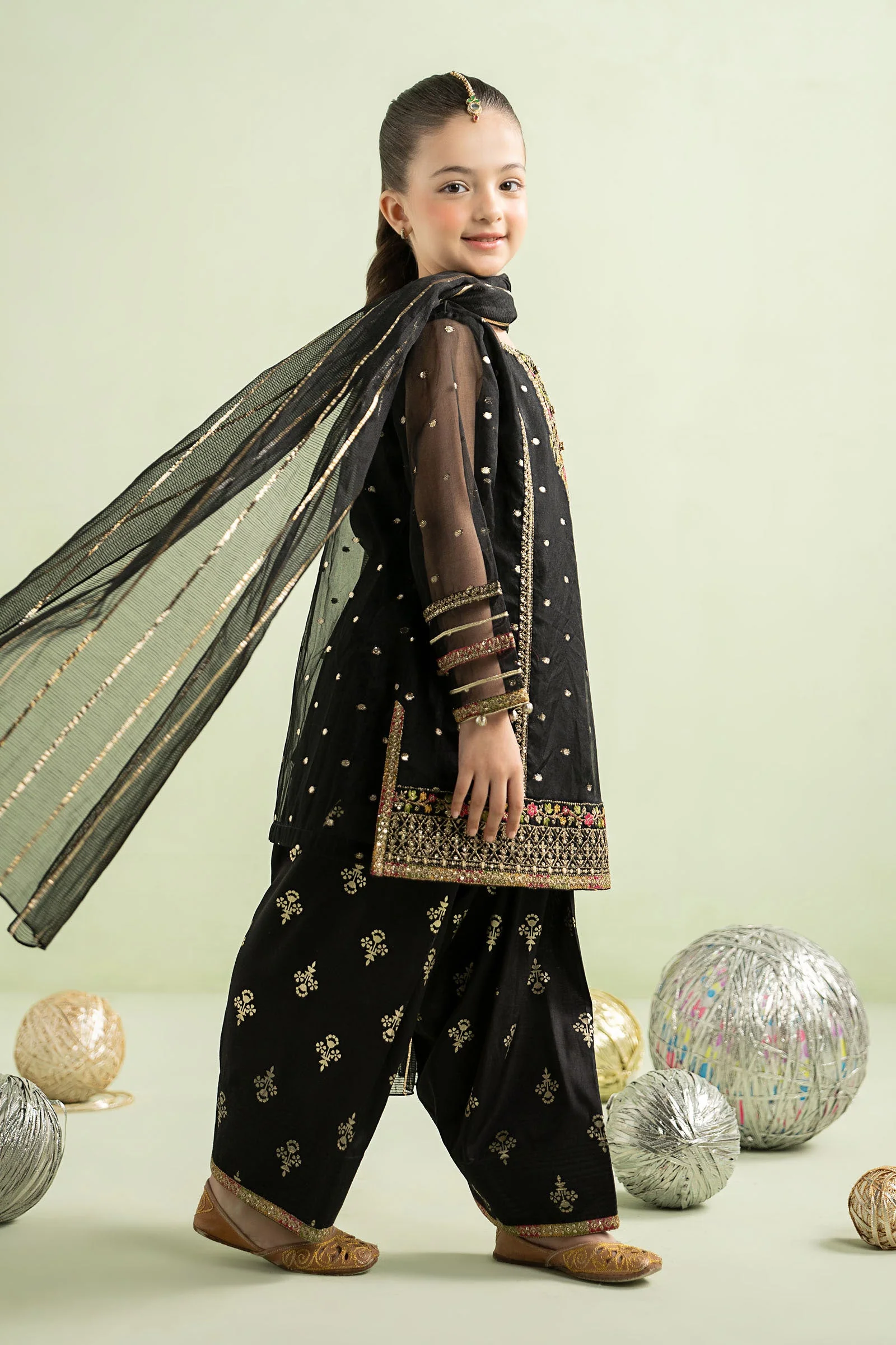 3 Piece Embroidered Lurex Organza Suit - Image 7