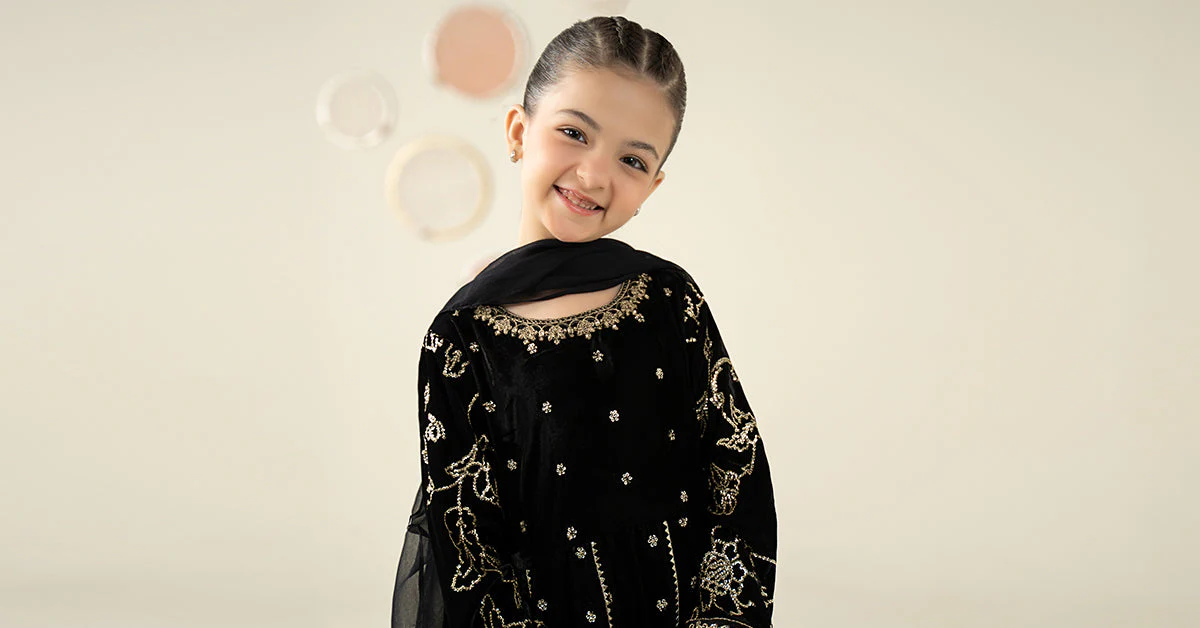 3 Piece Embroidered Velvet Suit - Image 8