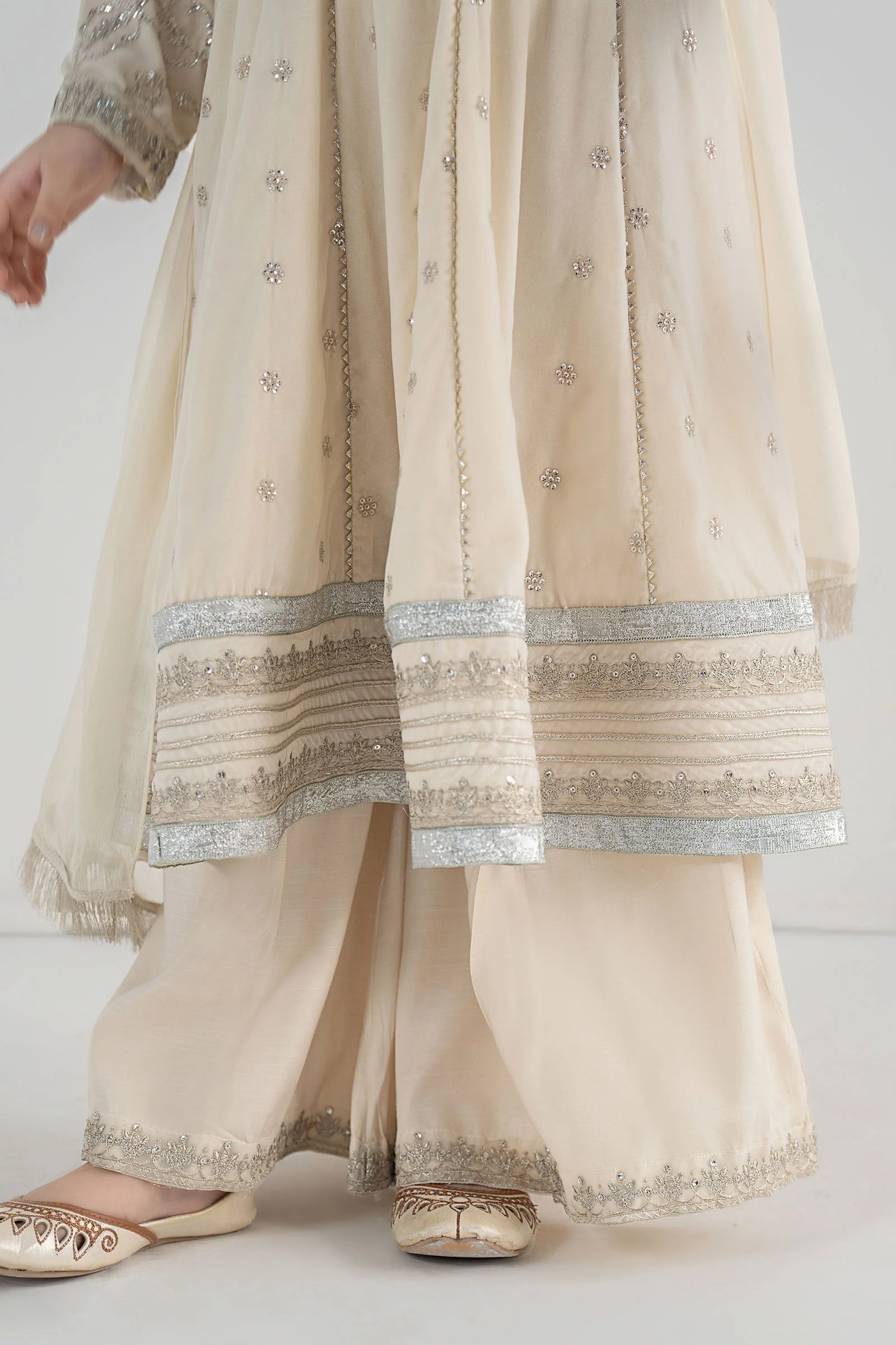 3 Piece Embroidered Velvet Suit - Image 5