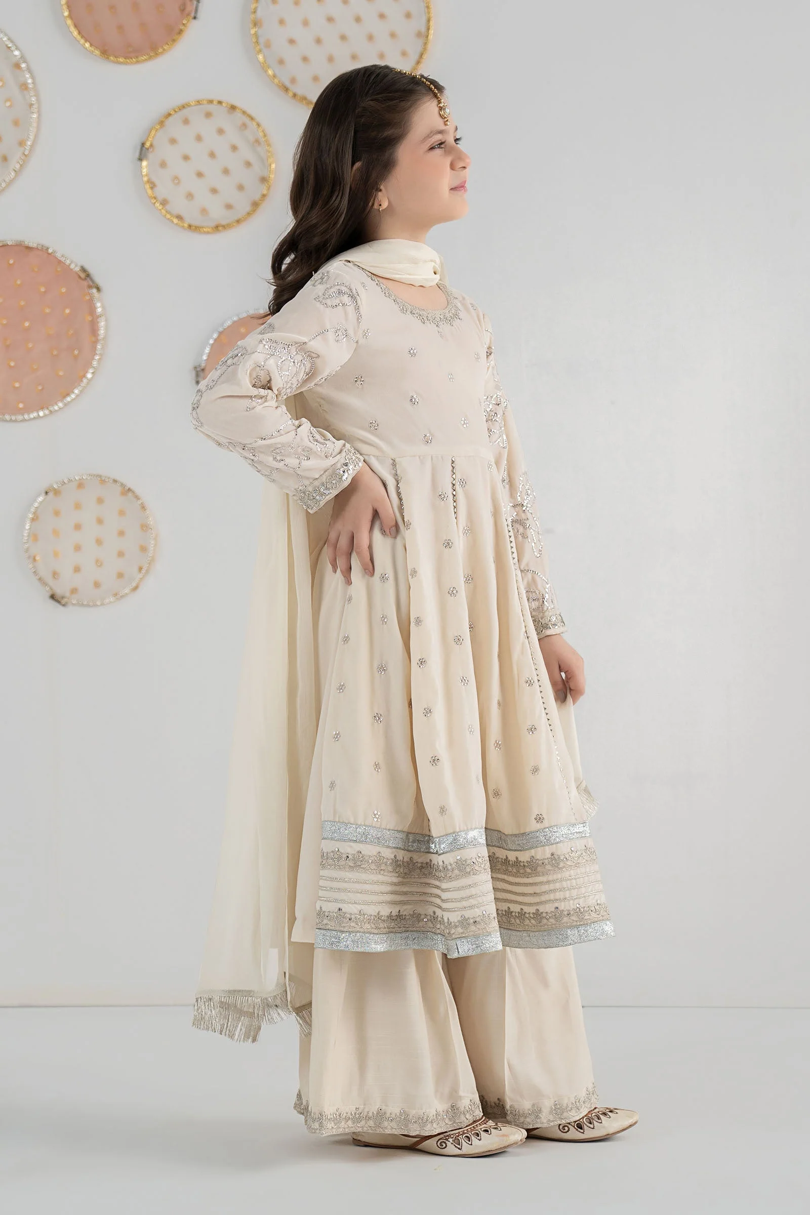 3 Piece Embroidered Velvet Suit - Image 6