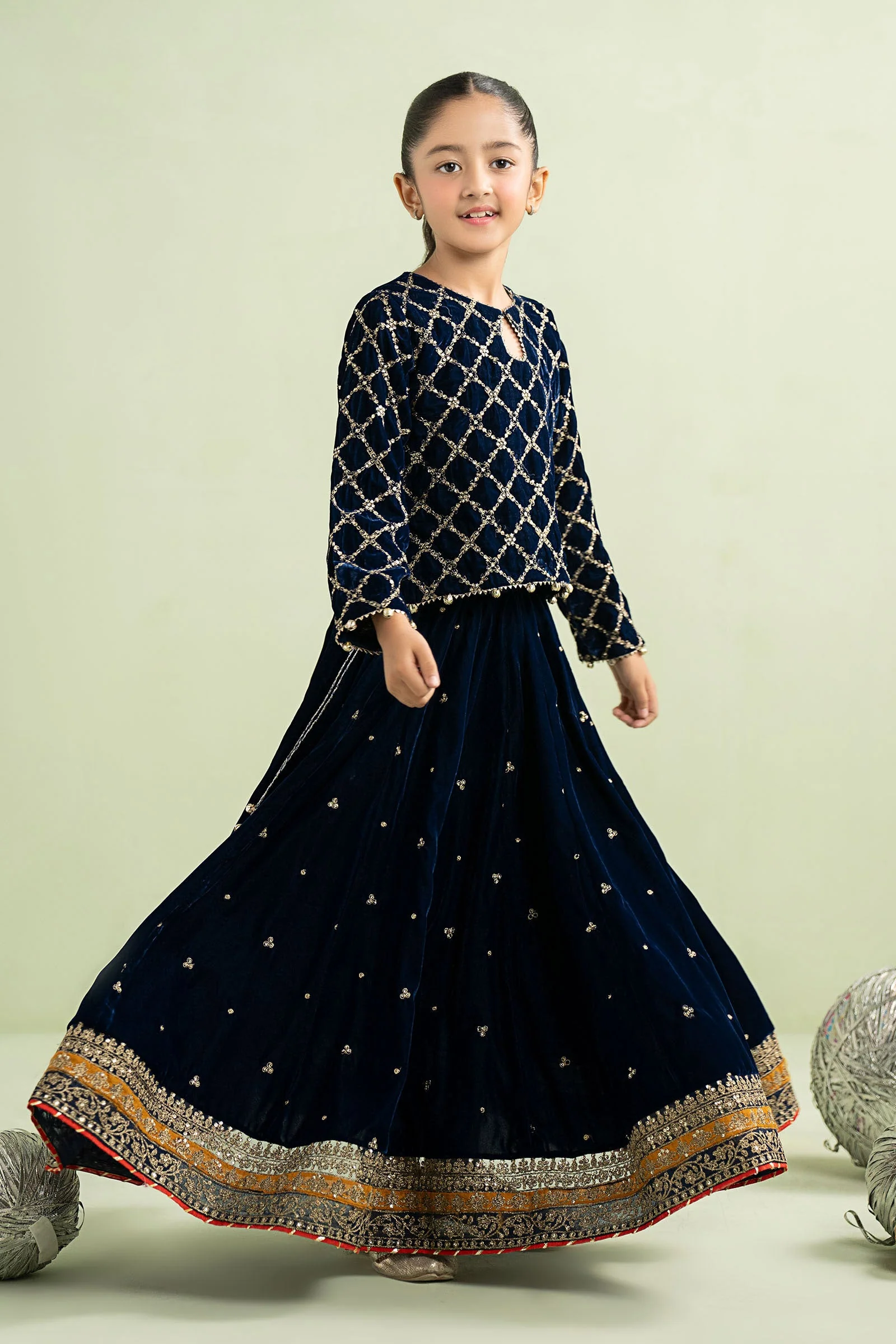 3 Piece Embroidered Velvet Suit - Image 4