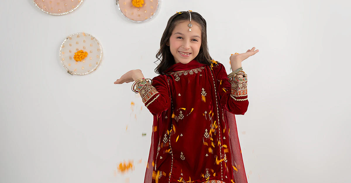 3 Piece Embroidered Velvet Suit - Image 9