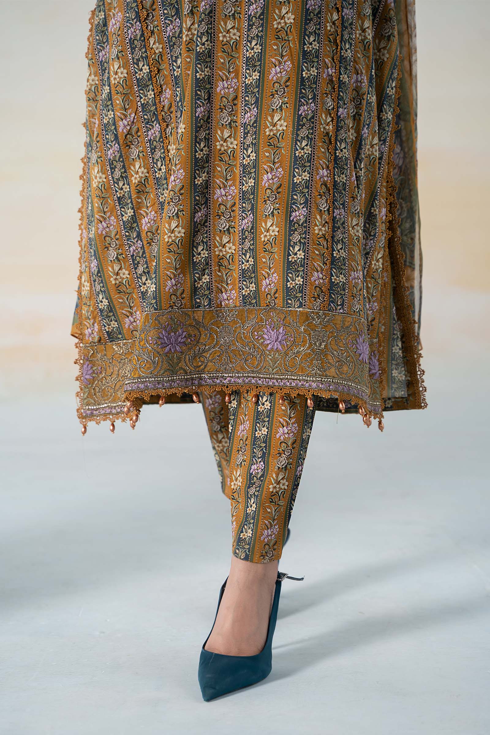 3 PIECE PRINTED LAWN SUIT - Image 4