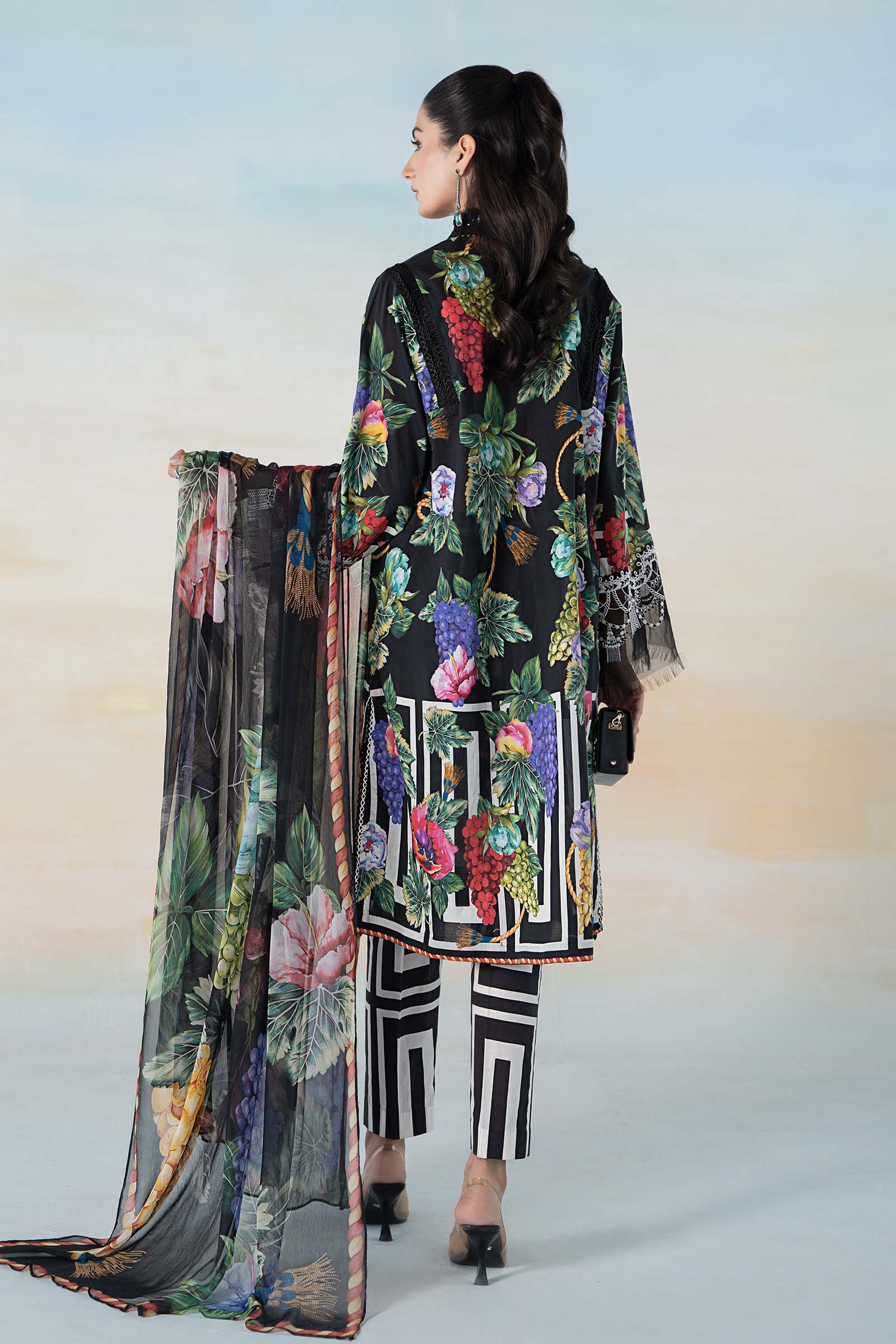 3 PIECE PRINTED LAWN SUIT - Image 6