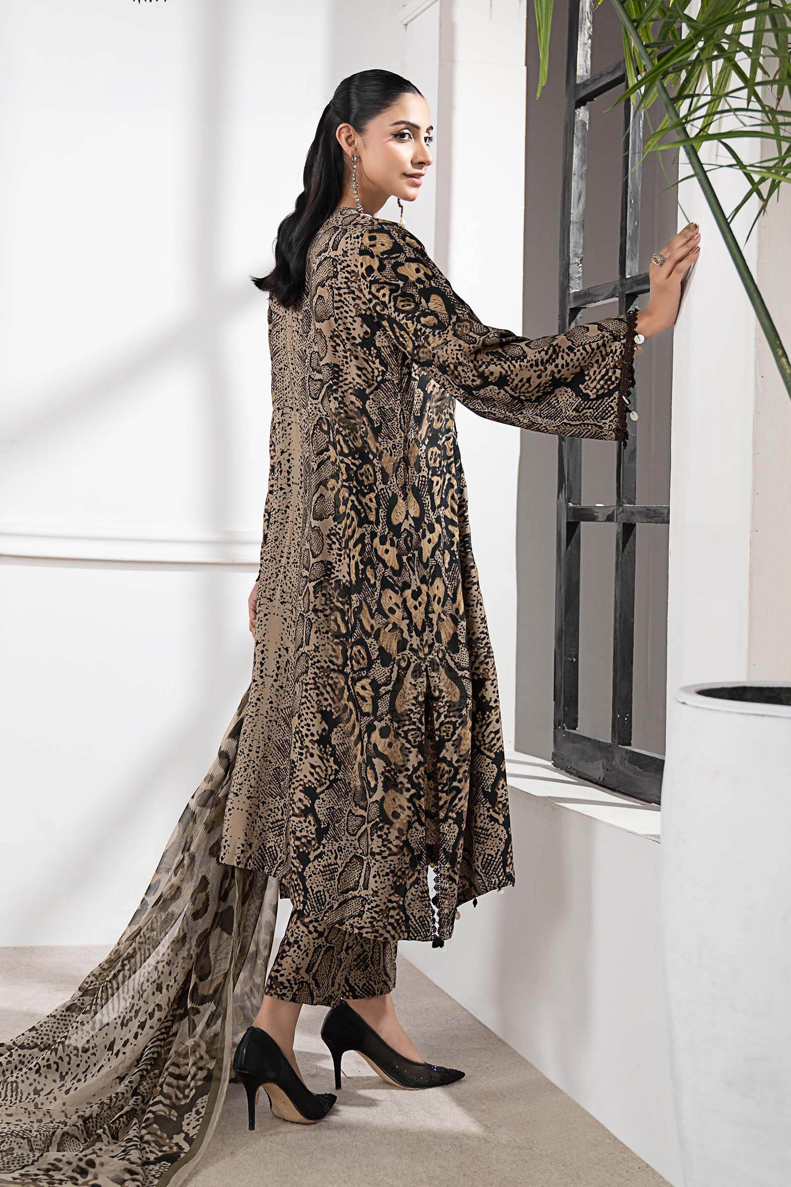 3 Piece Embroidered Linen Suit - Image 6