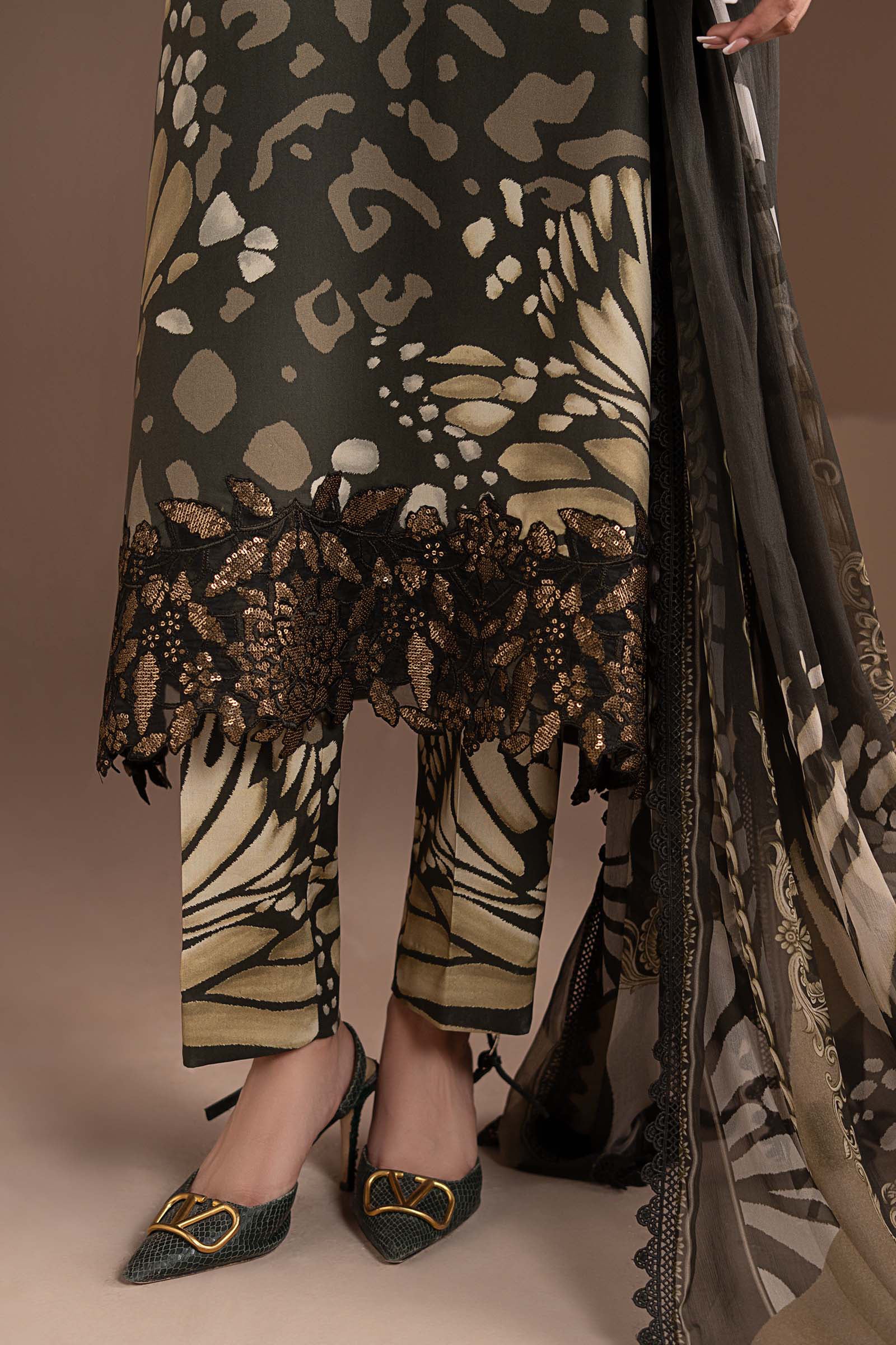 3 Piece Embroidered Linen Suit - Image 4