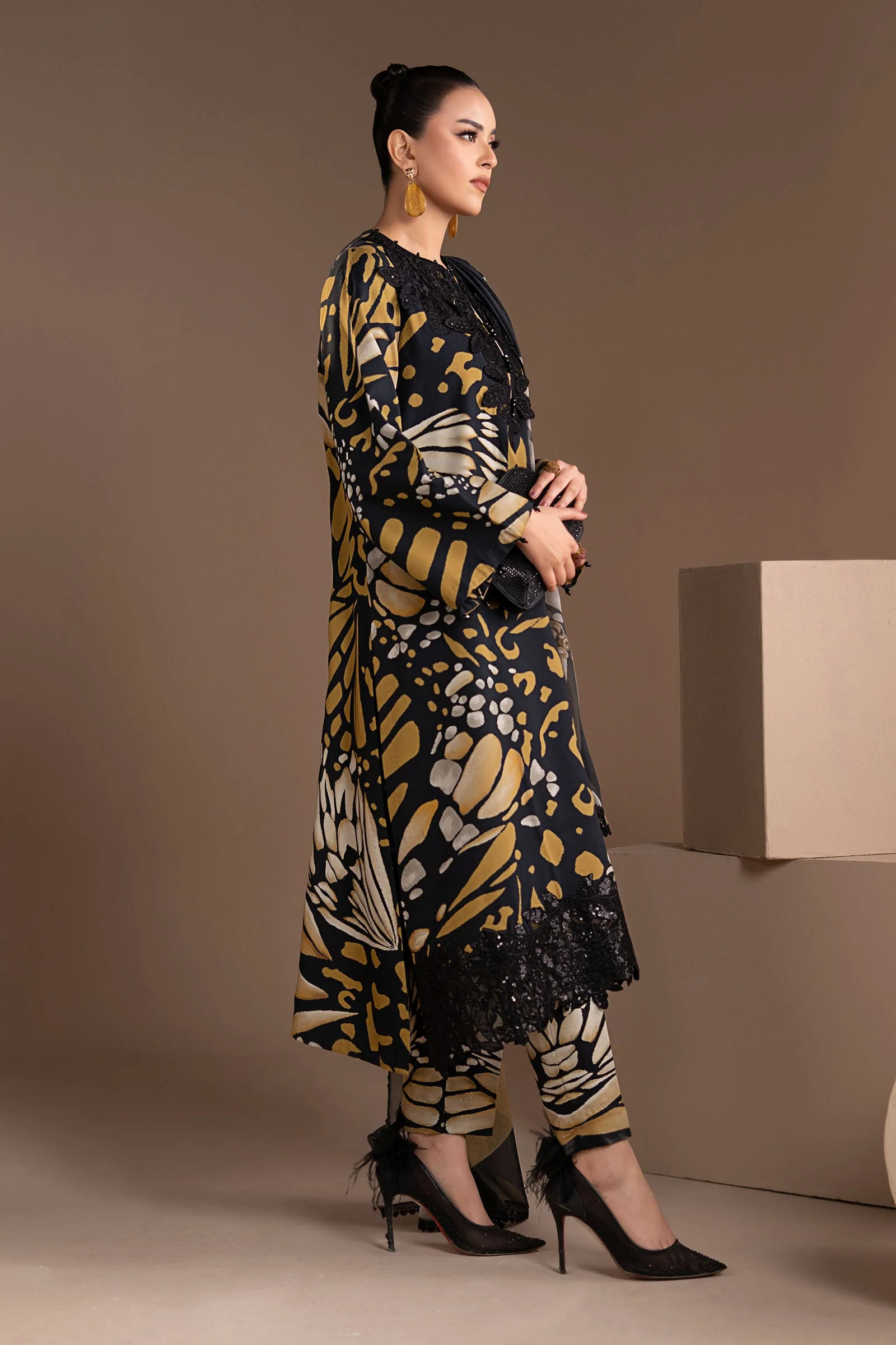 3 Piece Embroidered Linen Suit - Image 6