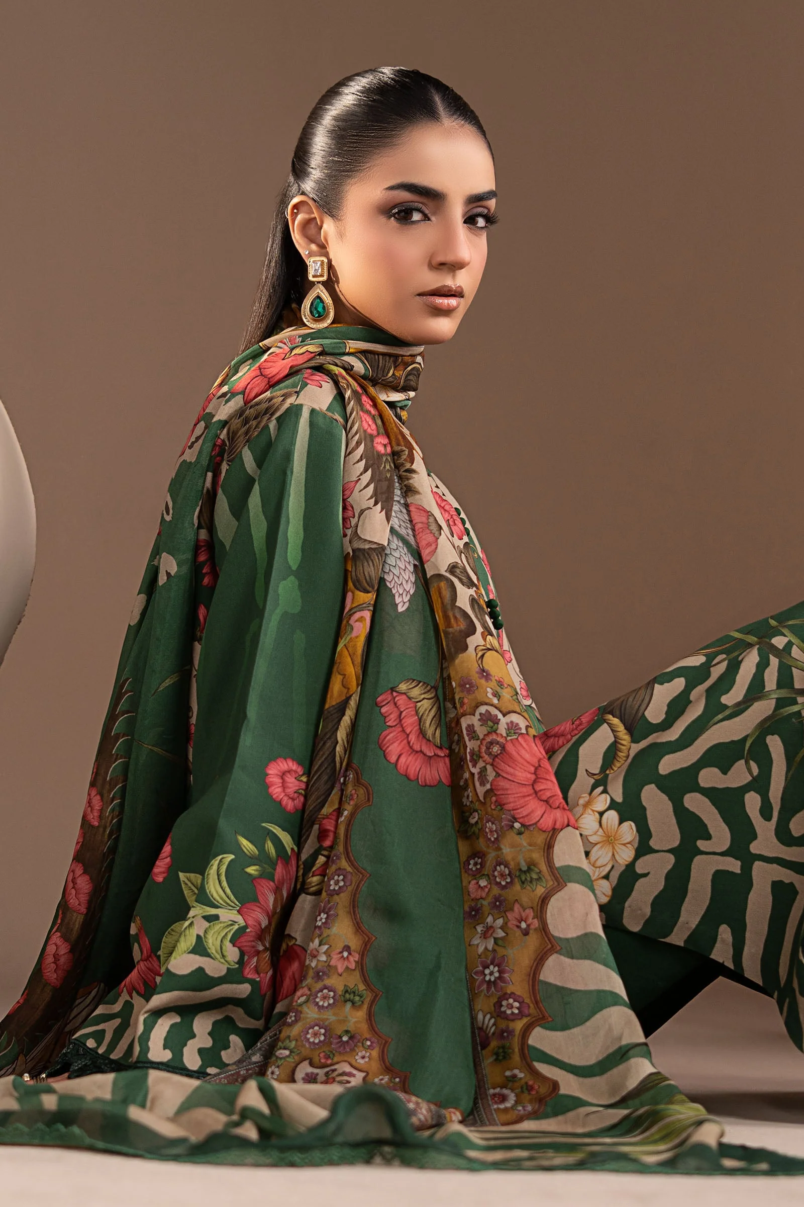 3 Piece Embroidered Linen Suit - Image 4