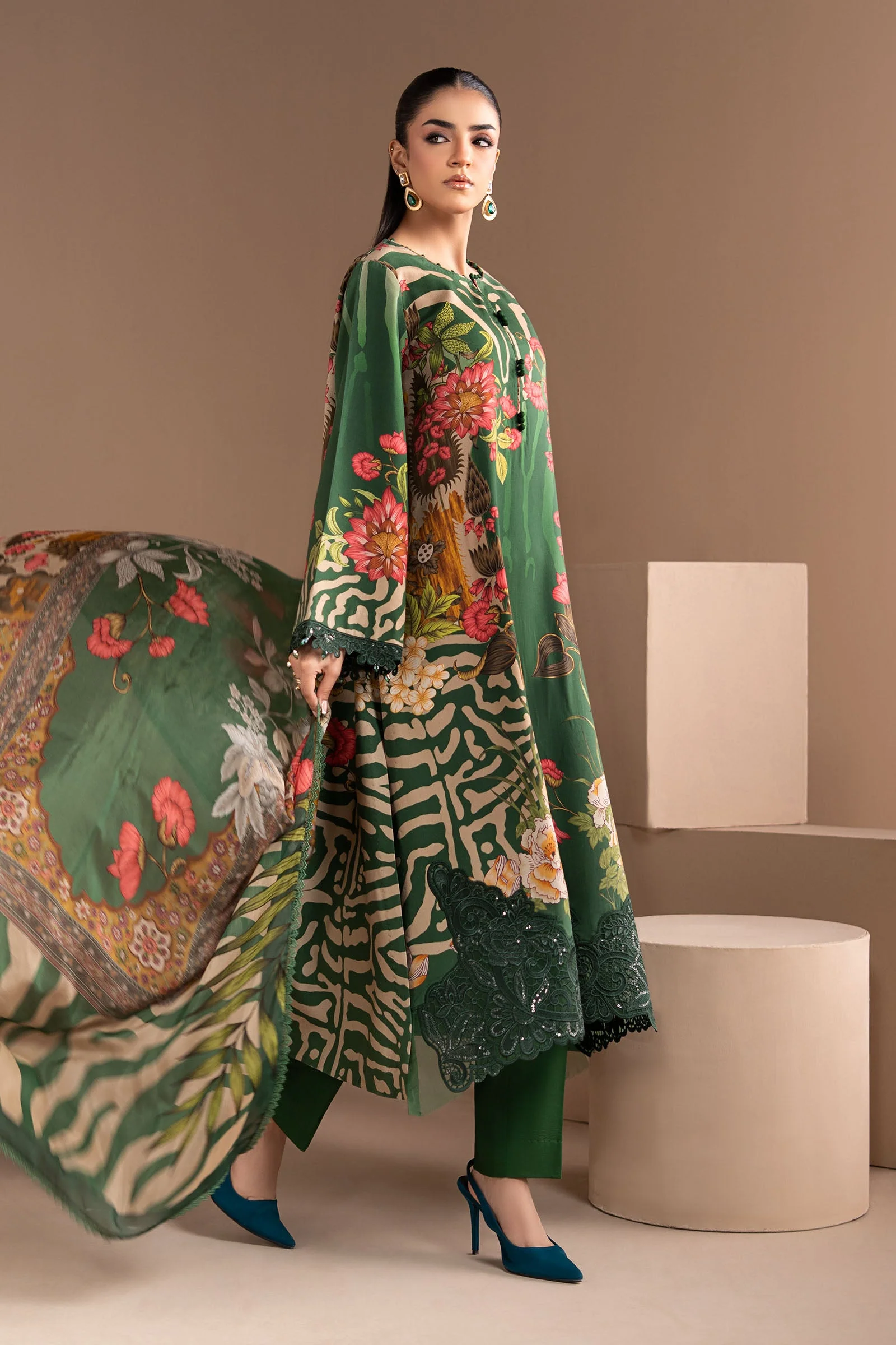 3 Piece Embroidered Linen Suit - Image 7