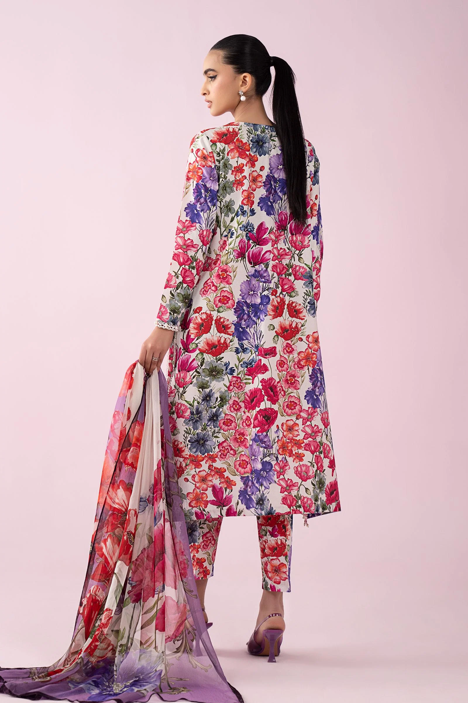 3 Piece Embroidered Lawn Suit - Image 10