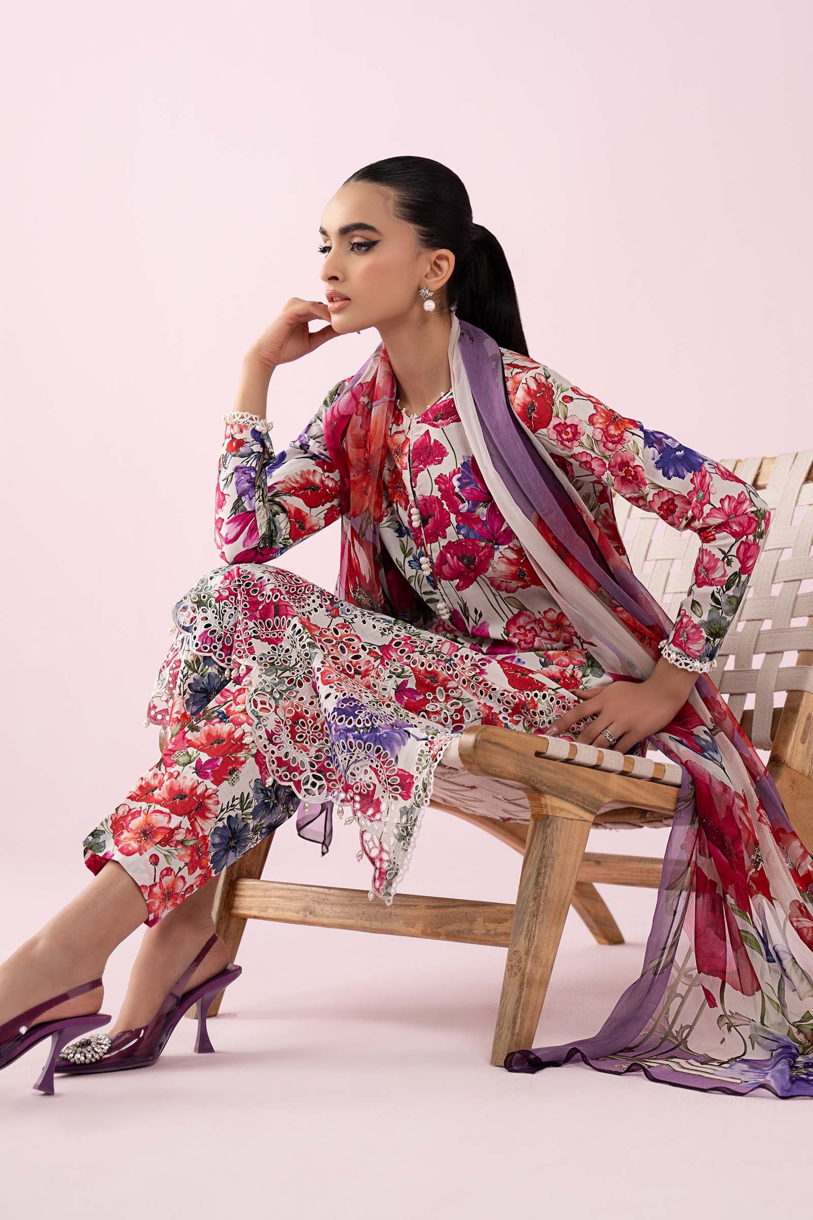 3 Piece Embroidered Lawn Suit - Image 3