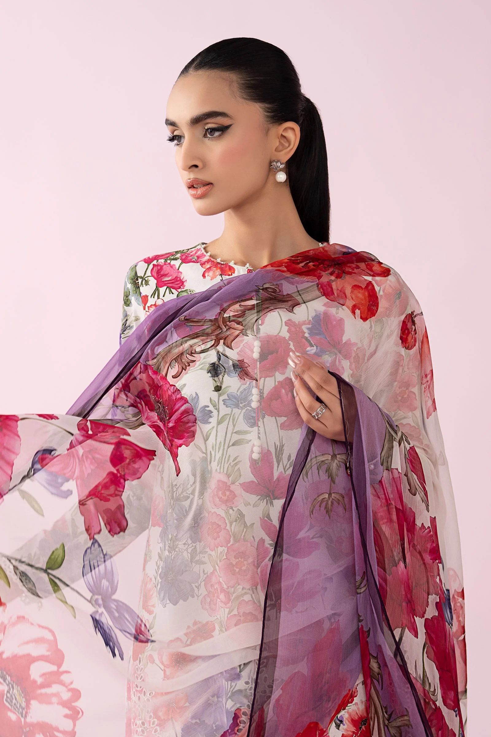 3 Piece Embroidered Lawn Suit - Image 4