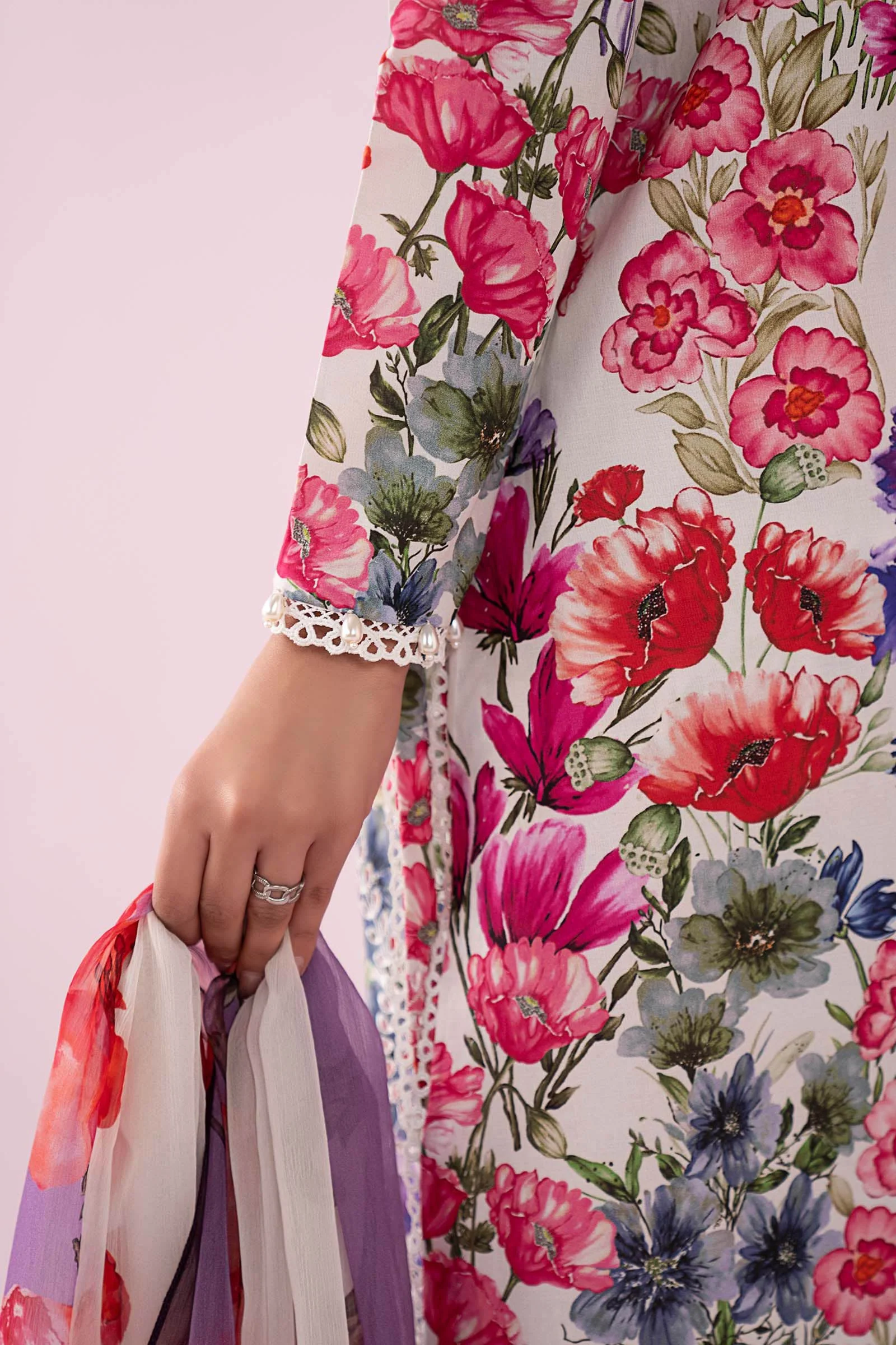 3 Piece Embroidered Lawn Suit - Image 6