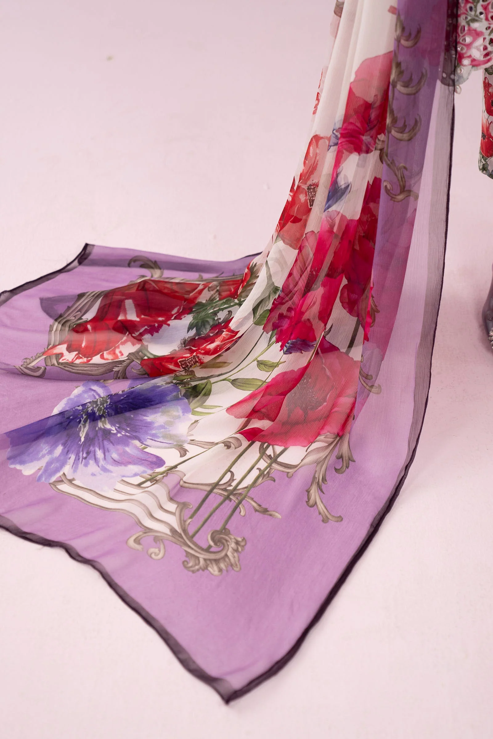 3 Piece Embroidered Lawn Suit - Image 7
