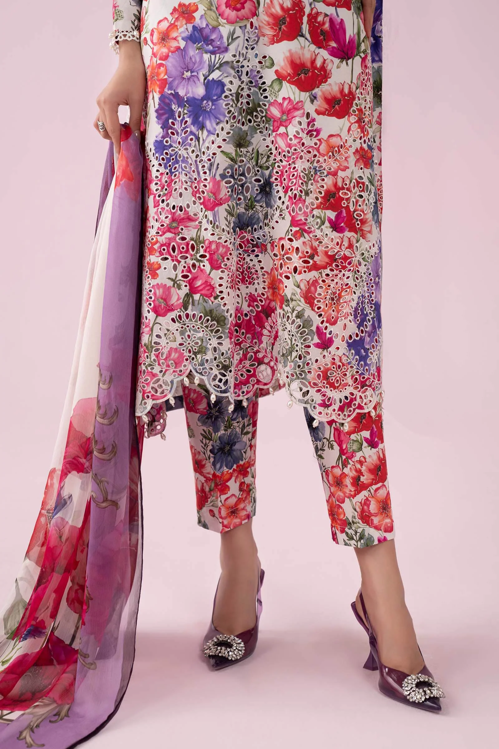 3 Piece Embroidered Lawn Suit - Image 8