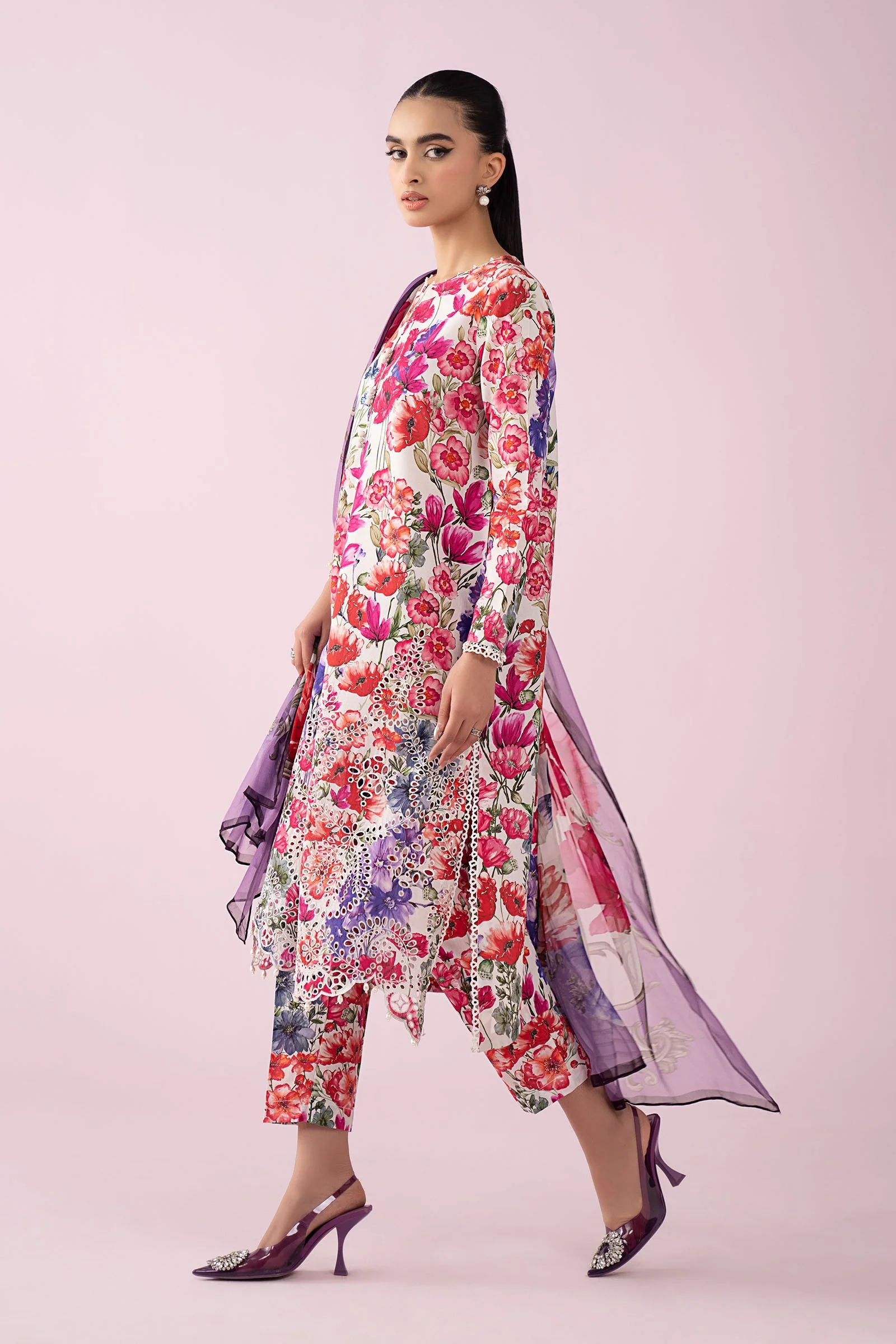 3 Piece Embroidered Lawn Suit - Image 9
