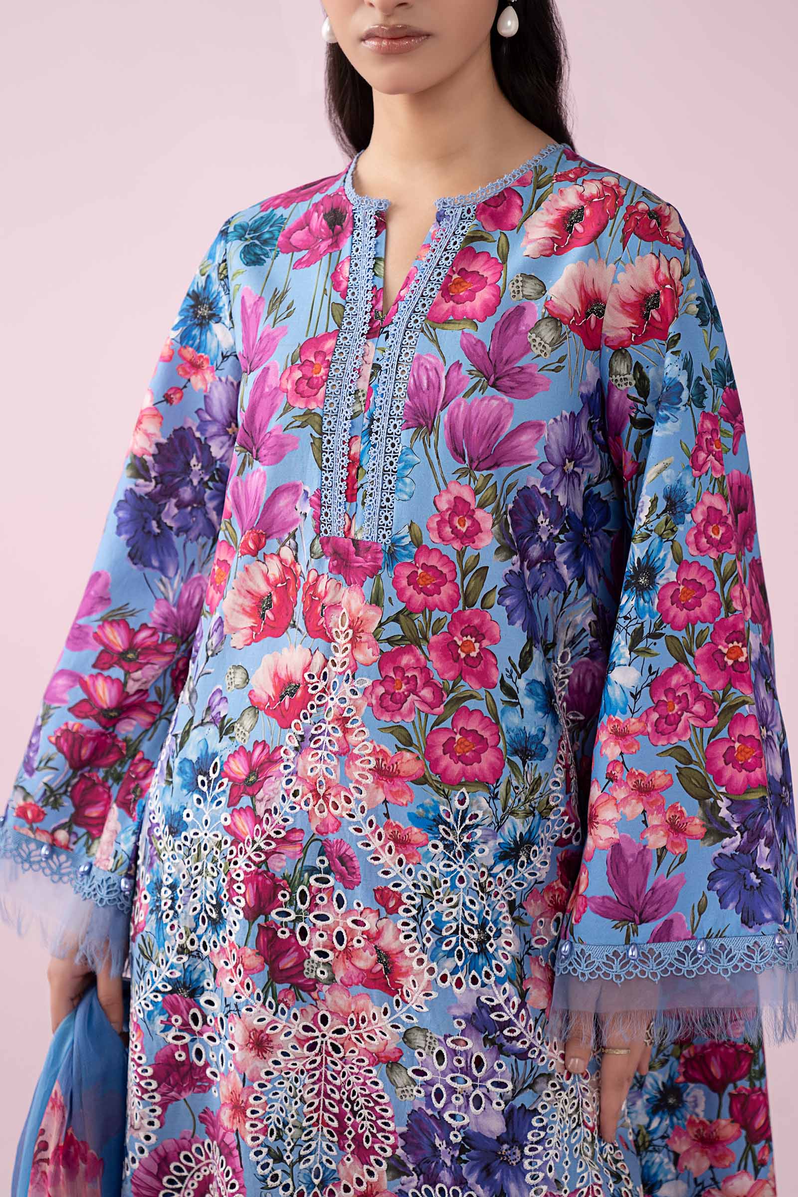 3 Piece Embroidered Lawn Suit - Image 2