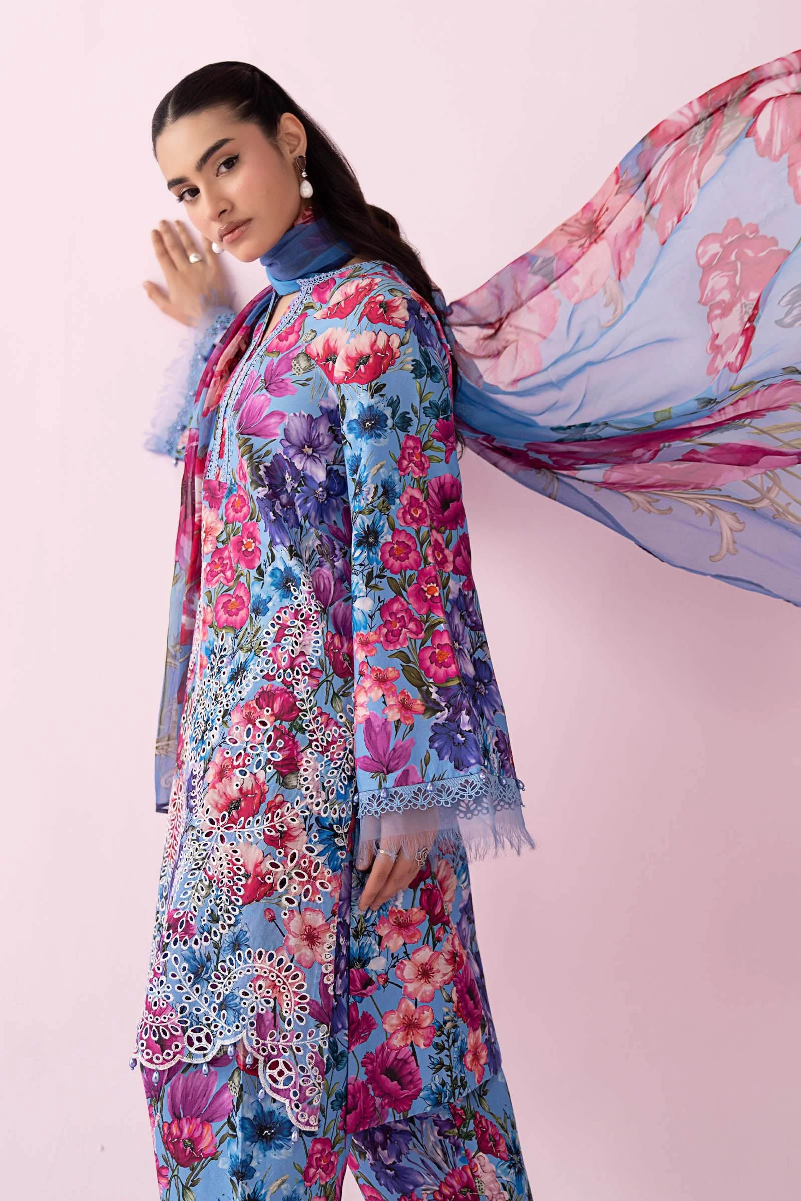 3 Piece Embroidered Lawn Suit - Image 3