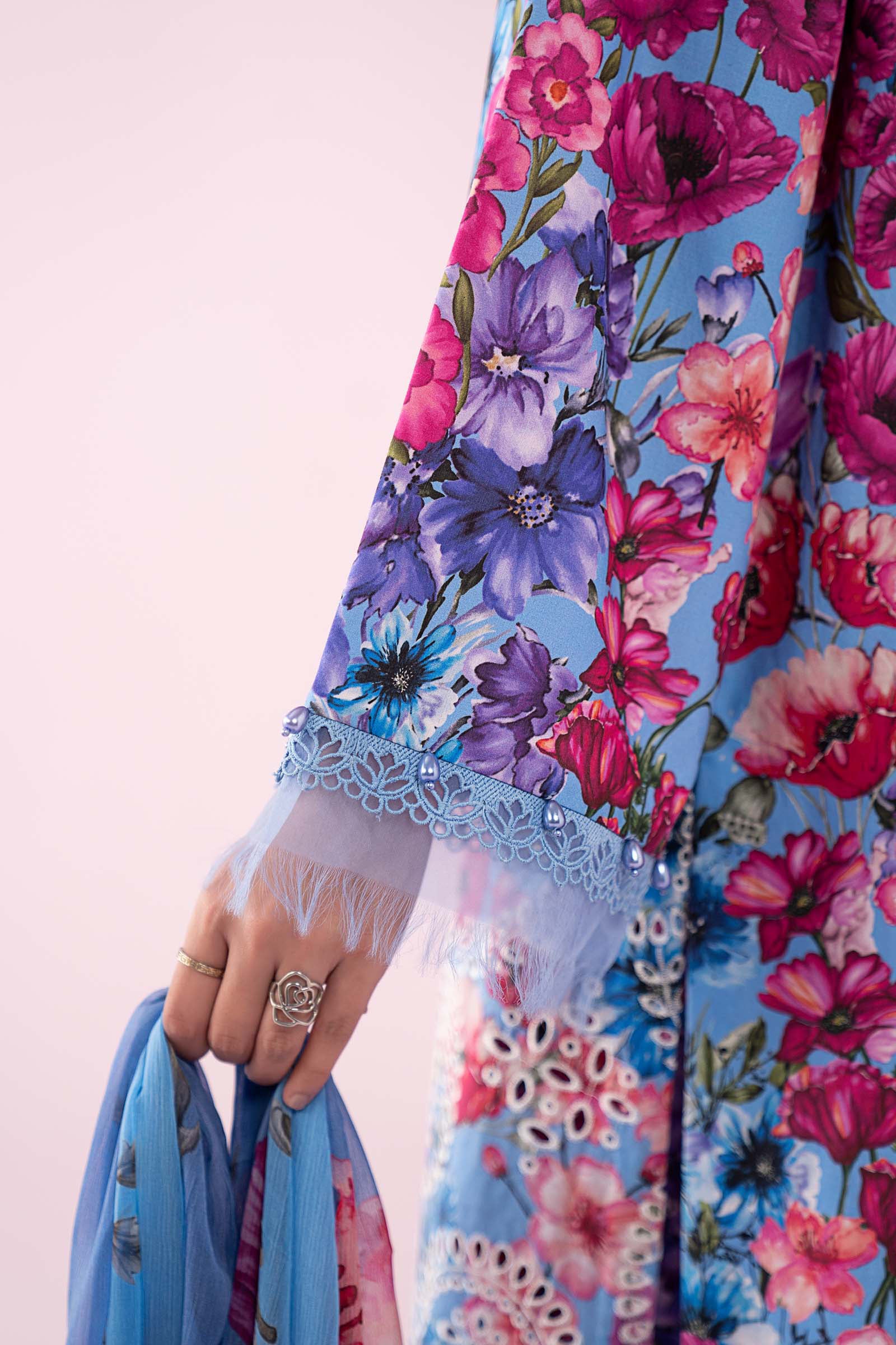 3 Piece Embroidered Lawn Suit - Image 4