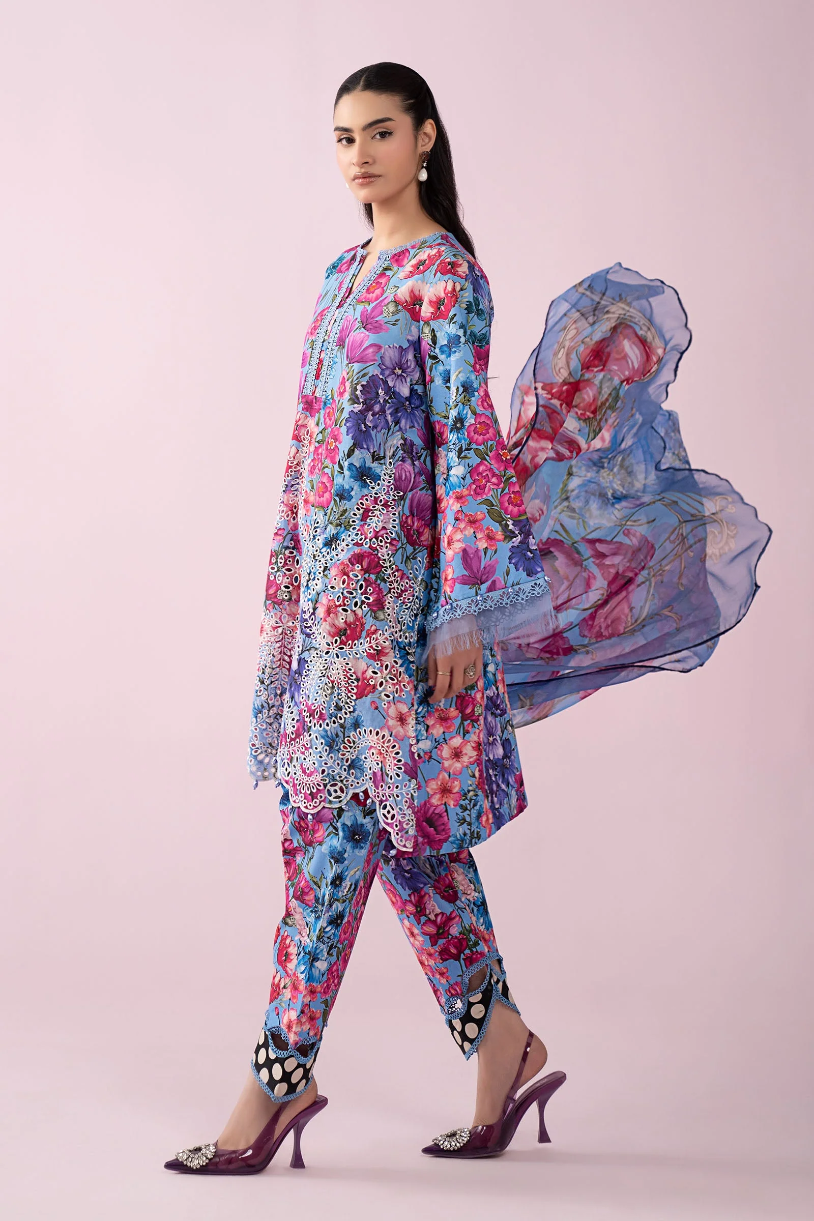 3 Piece Embroidered Lawn Suit - Image 6