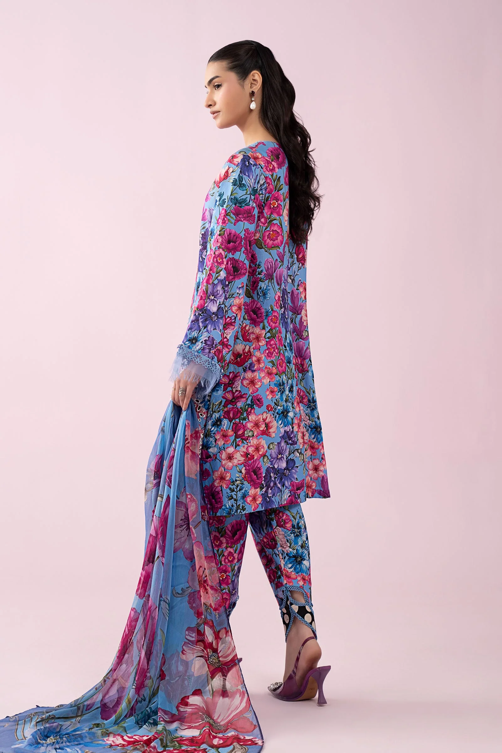 3 Piece Embroidered Lawn Suit - Image 7