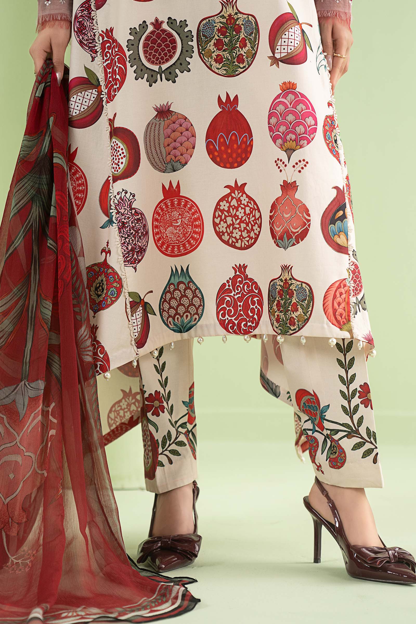 3 Piece Embroidered Lawn Suit - Image 4