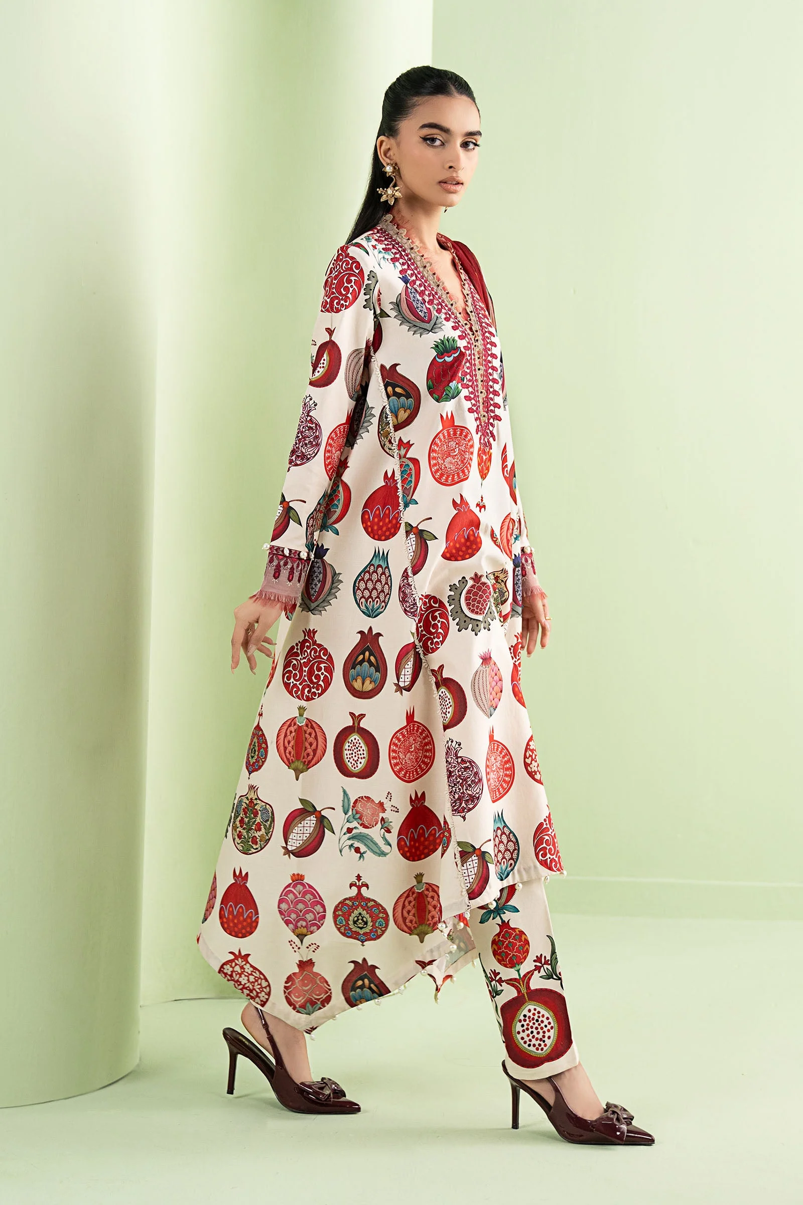 3 Piece Embroidered Lawn Suit - Image 5