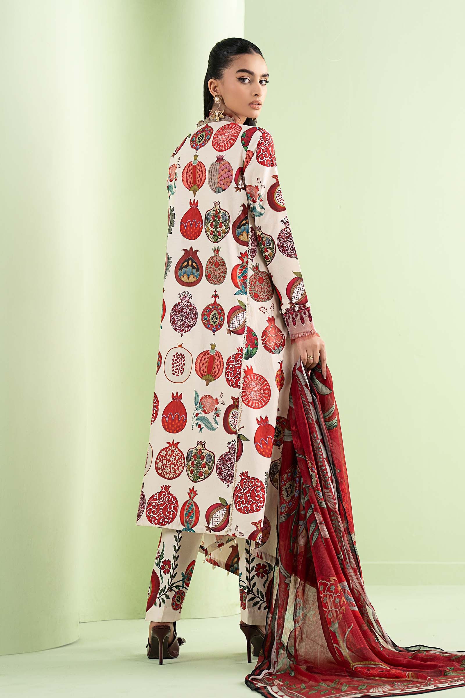 3 Piece Embroidered Lawn Suit - Image 6