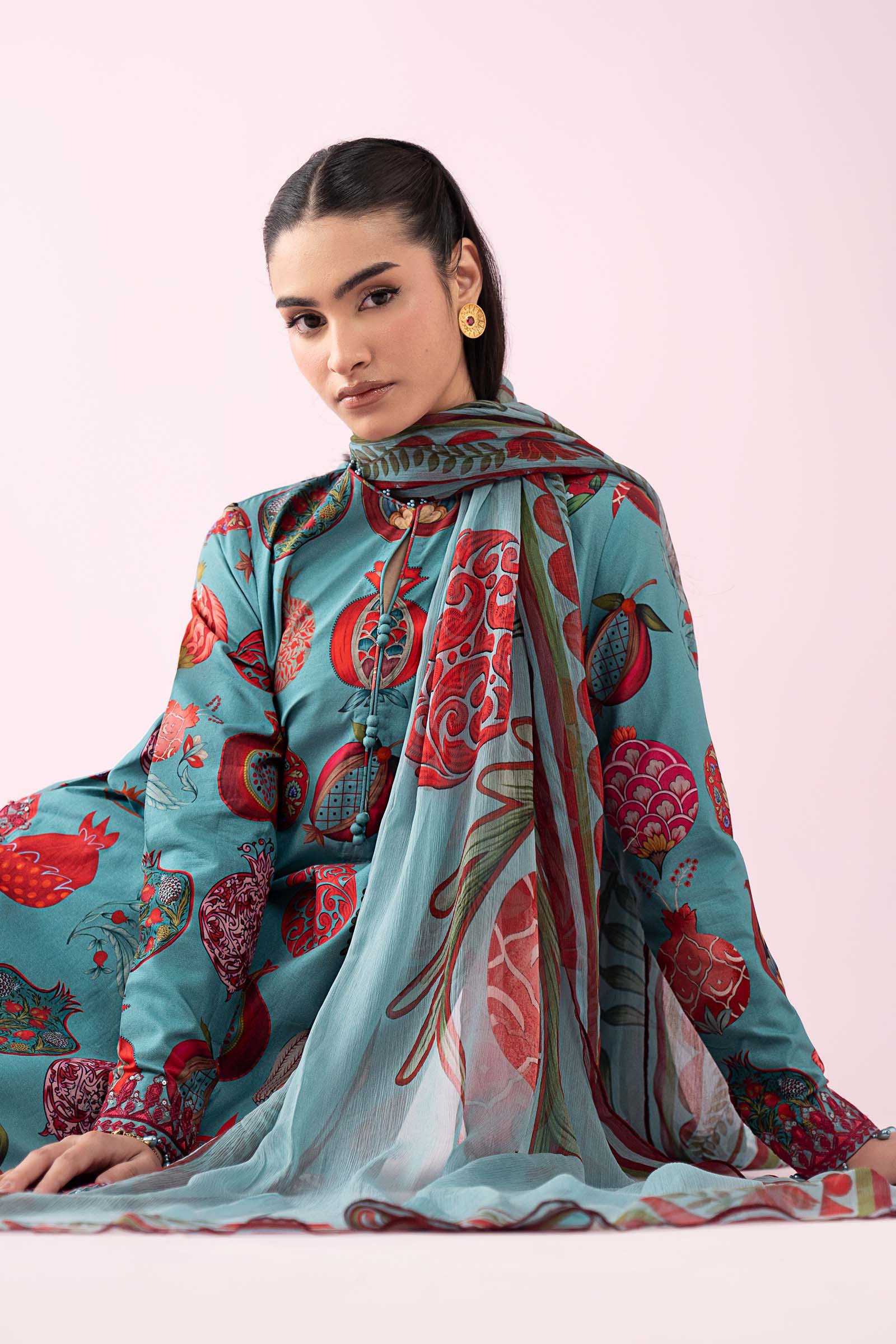 3 Piece Embroidered Lawn Suit - Image 2