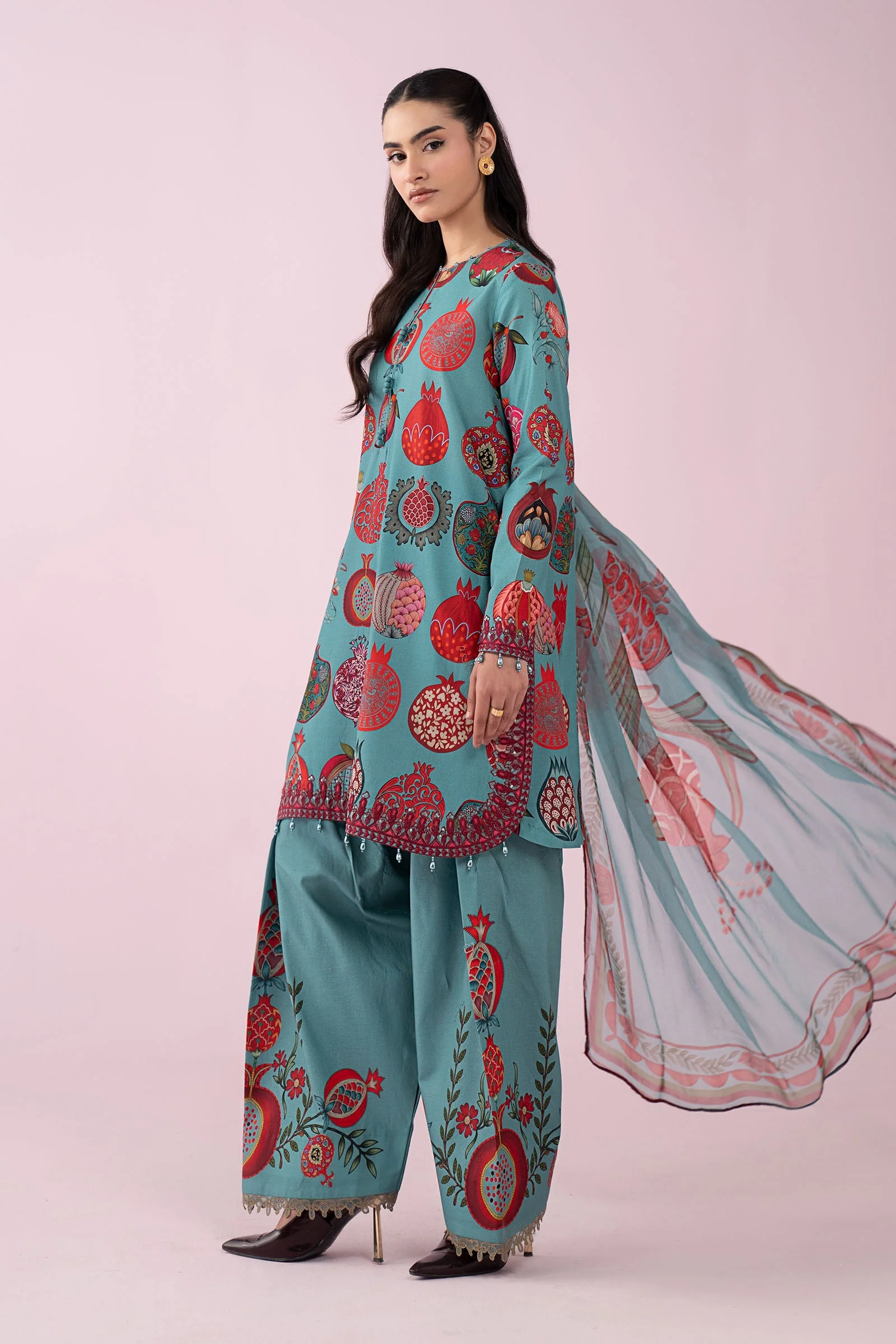 3 Piece Embroidered Lawn Suit - Image 7