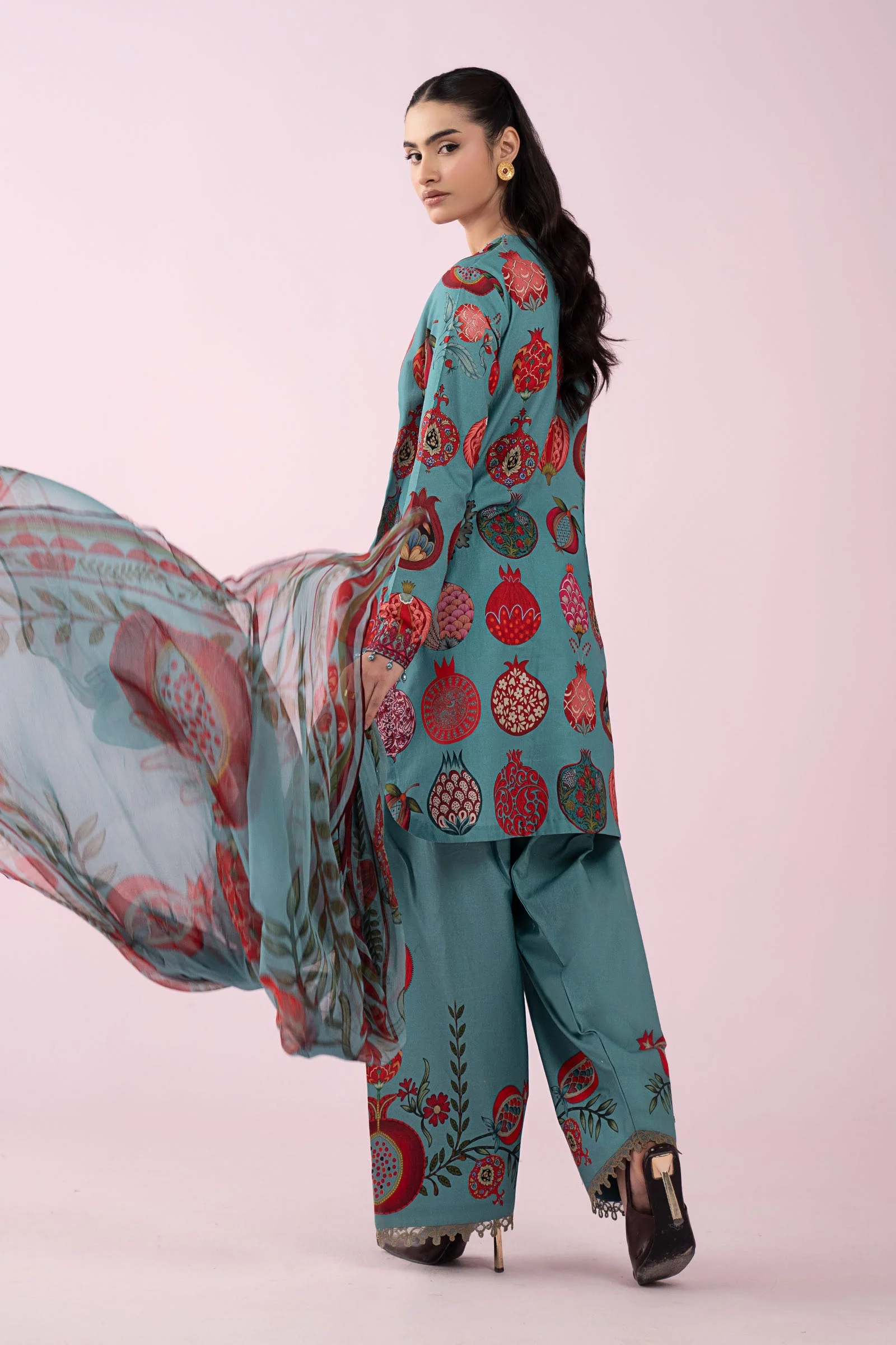 3 Piece Embroidered Lawn Suit - Image 8