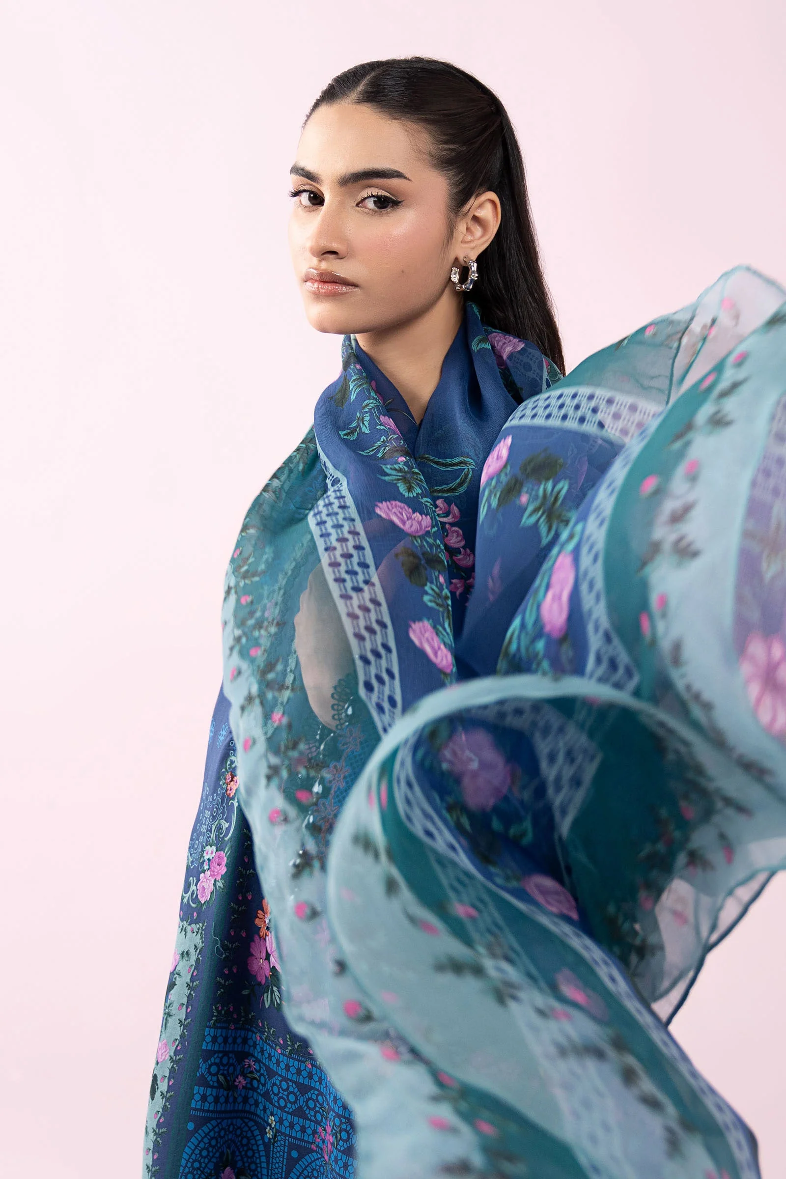 3 Piece Embroidered Lawn Suit - Image 3