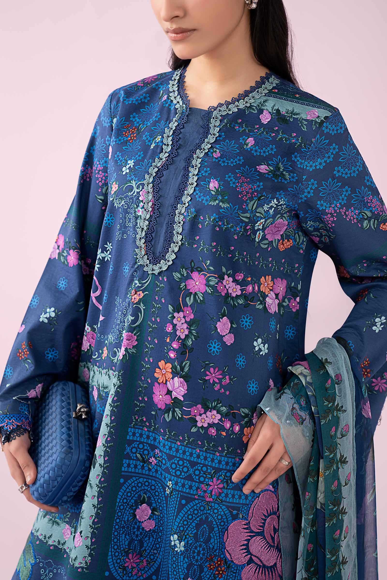 3 Piece Embroidered Lawn Suit - Image 4