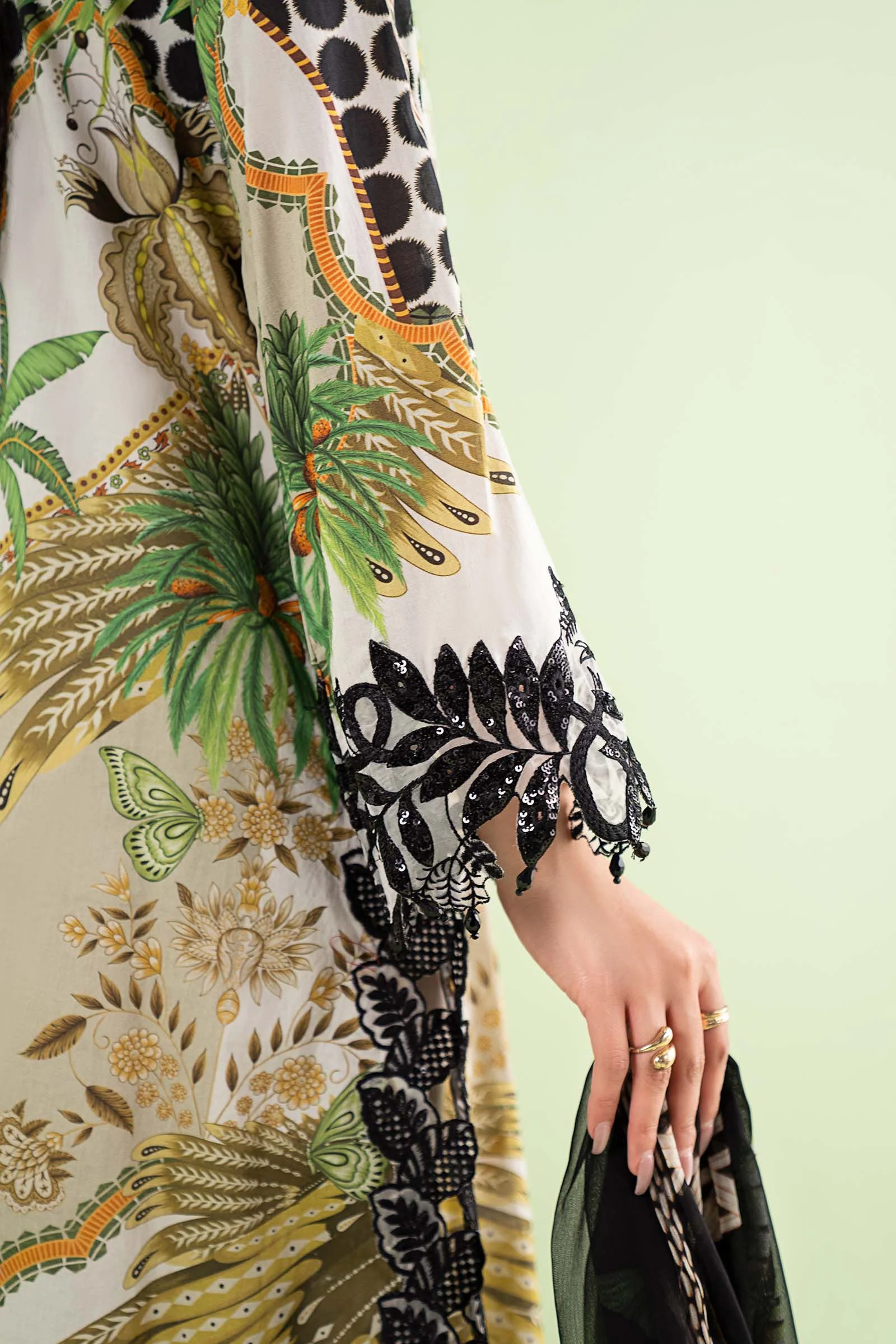 3 Piece Embroidered Lawn Suit - Image 3