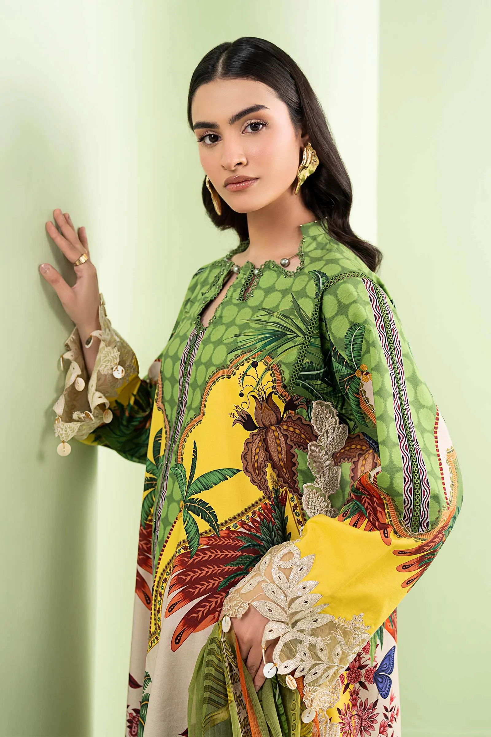 3 Piece Embroidered Lawn Suit - Image 2