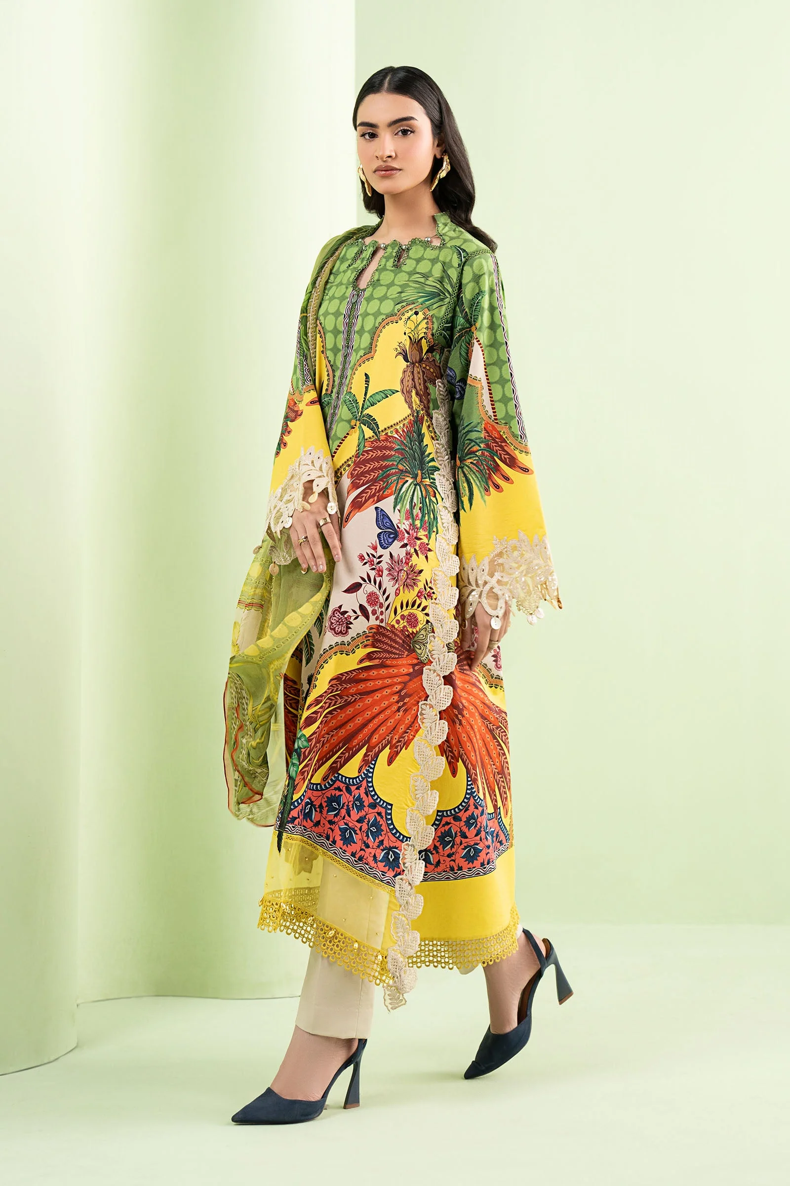 3 Piece Embroidered Lawn Suit - Image 7
