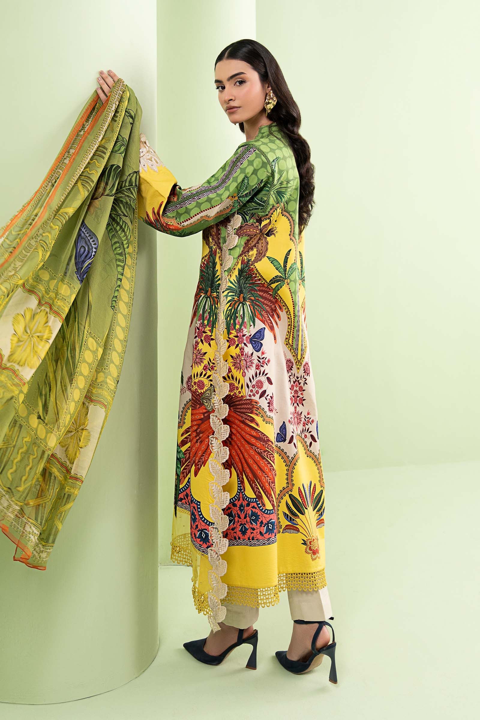 3 Piece Embroidered Lawn Suit - Image 8