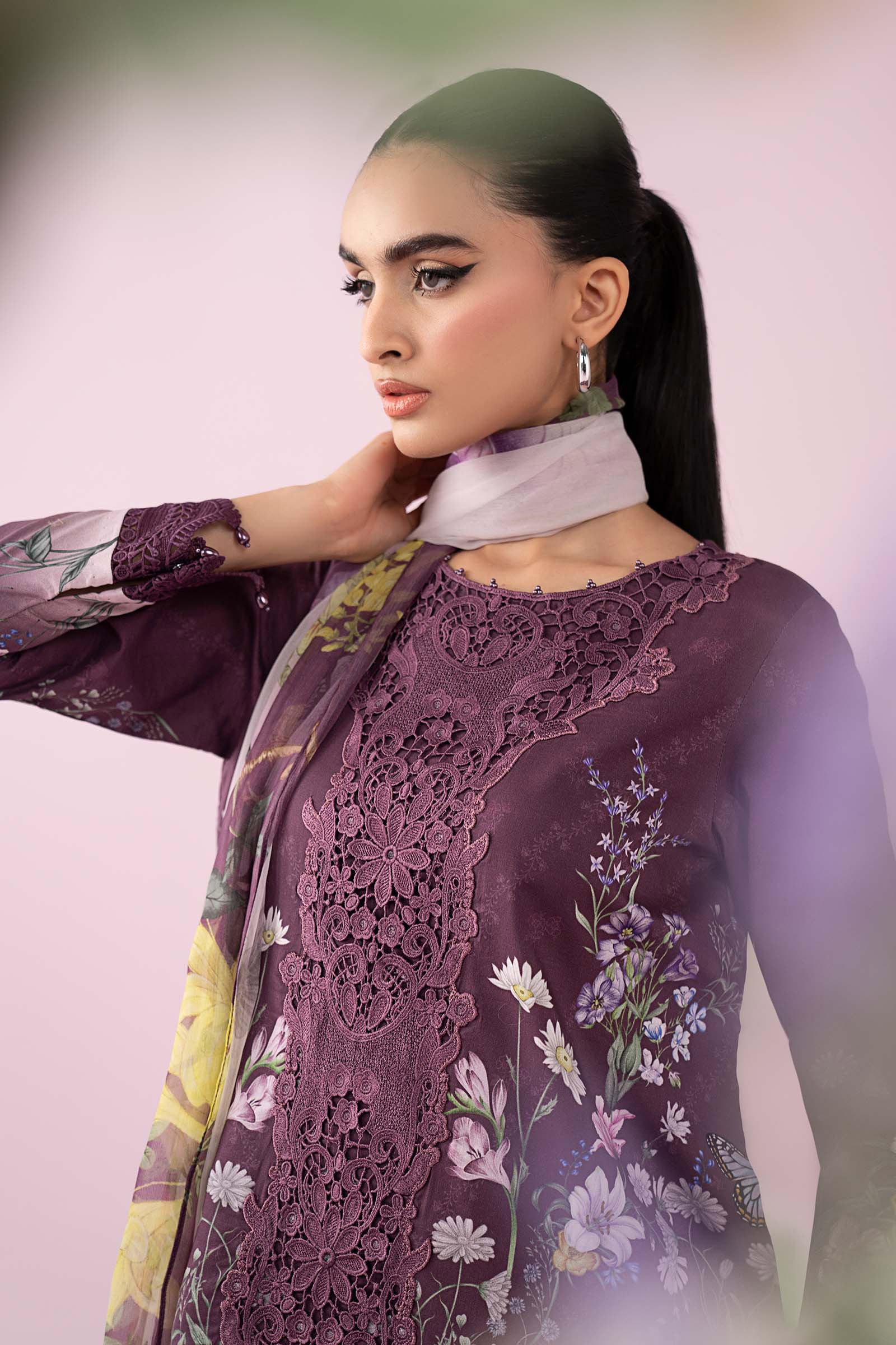 3 Piece Embroidered Lawn Suit - Image 3
