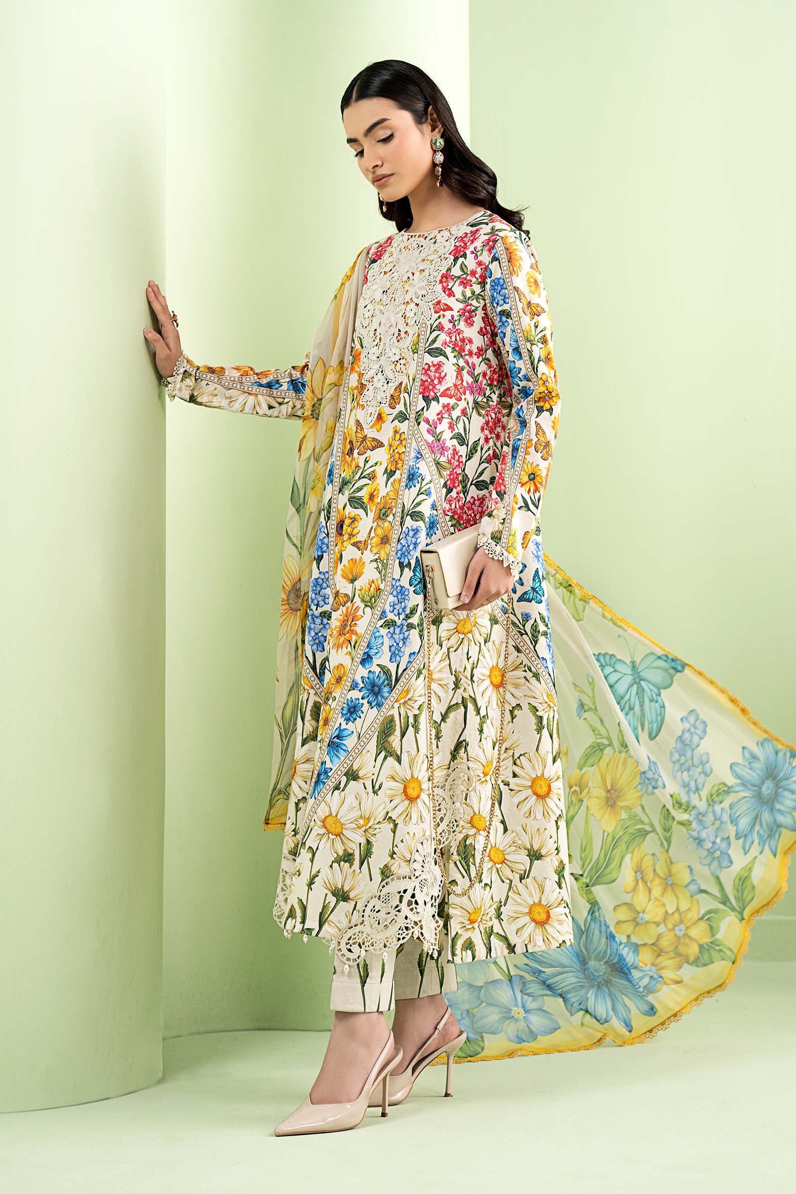 3 Piece Embroidered Lawn Suit - Image 5