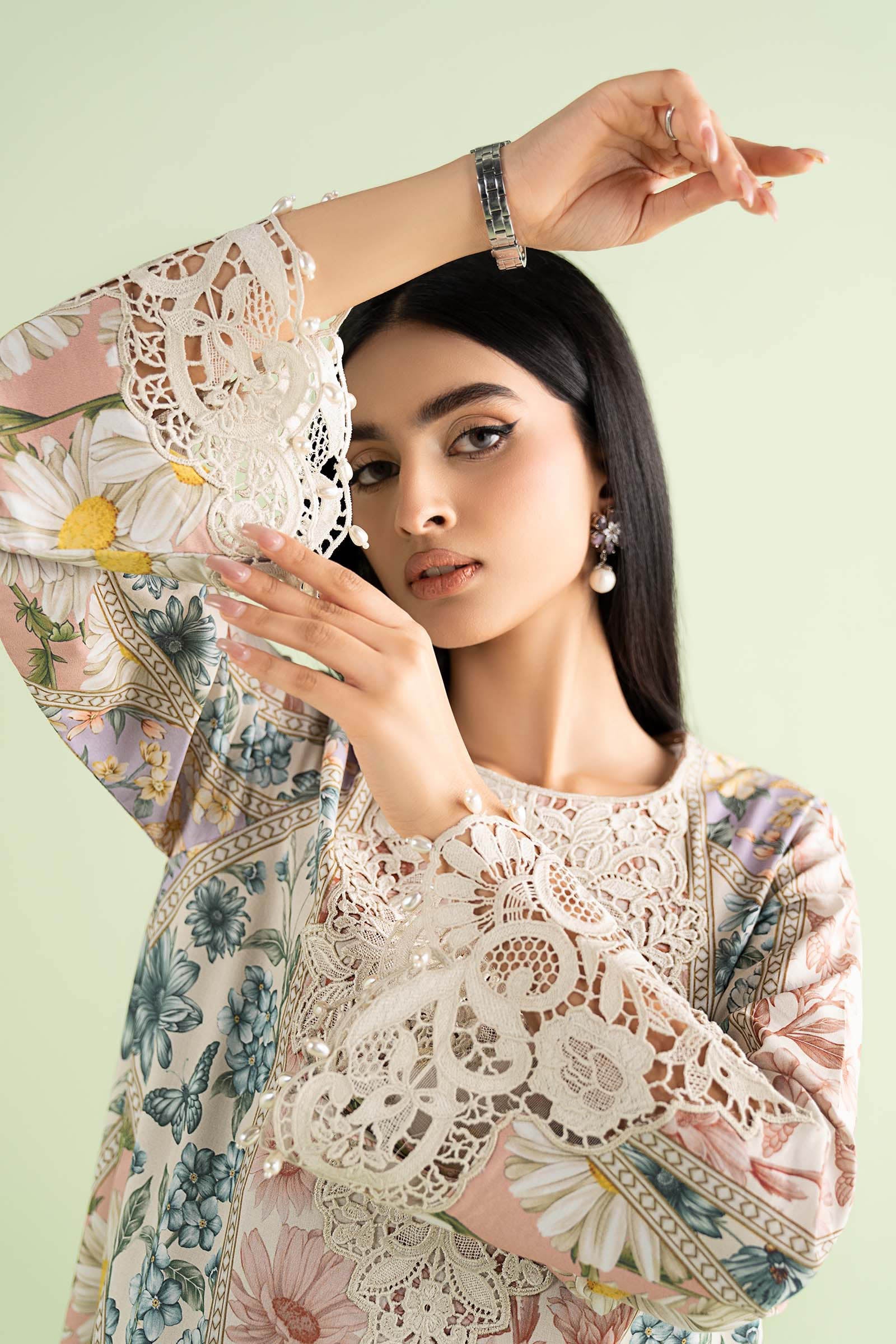 3 Piece Embroidered Lawn Suit - Image 2
