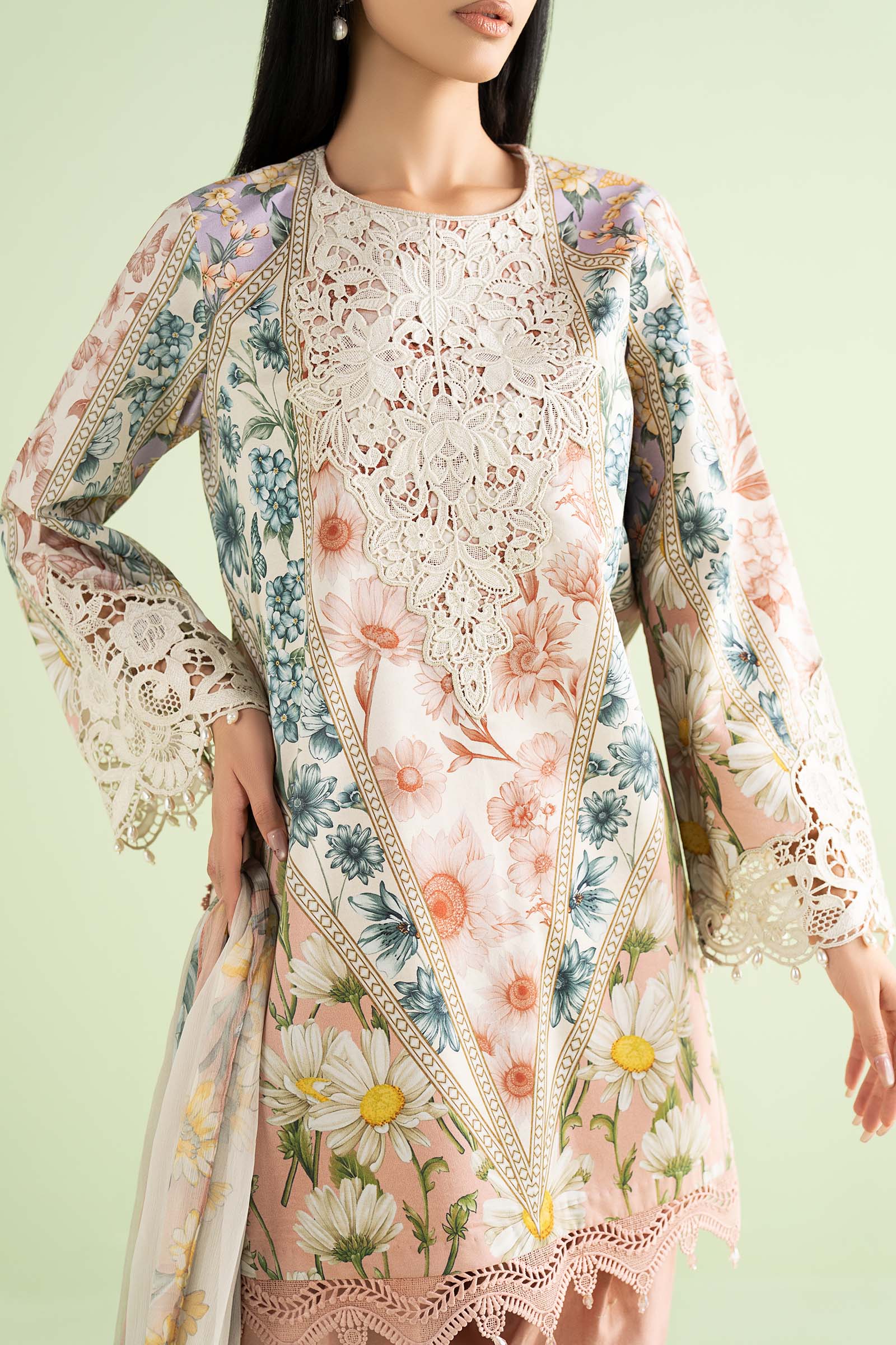 3 Piece Embroidered Lawn Suit - Image 4