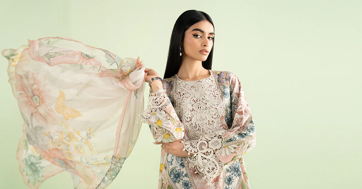 3 Piece Embroidered Lawn Suit - Image 9
