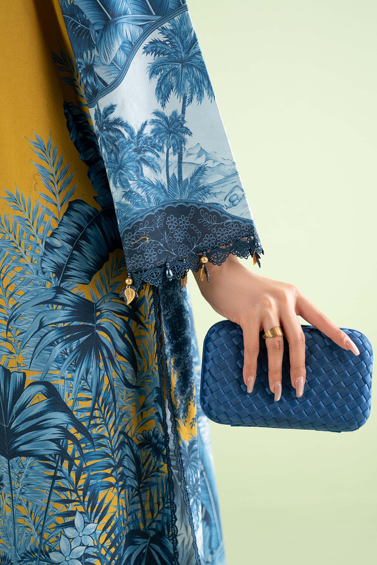 3 Piece Embroidered Lawn Suit - Image 4