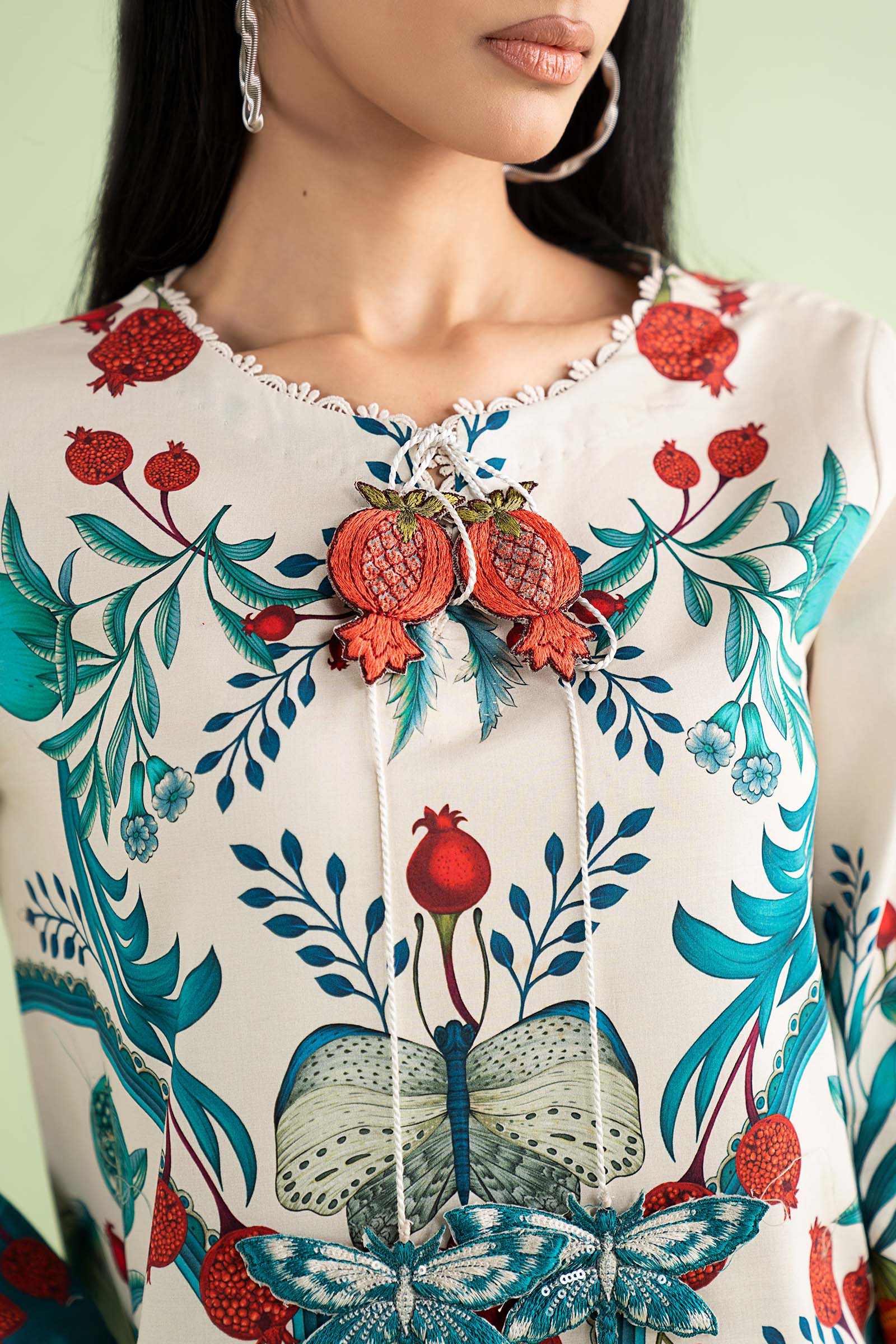 3 Piece Embroidered Lawn Suit - Image 3