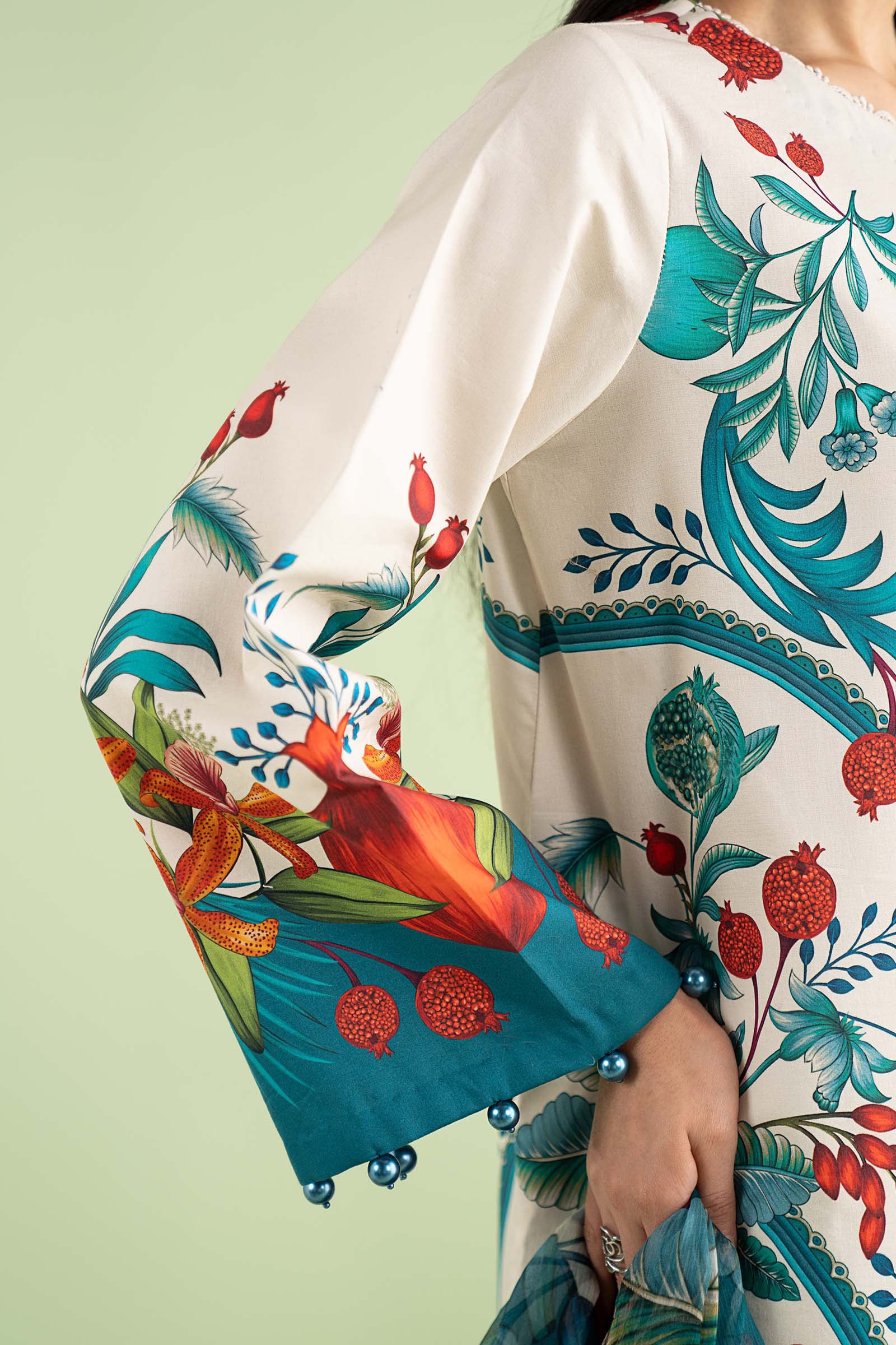 3 Piece Embroidered Lawn Suit - Image 4